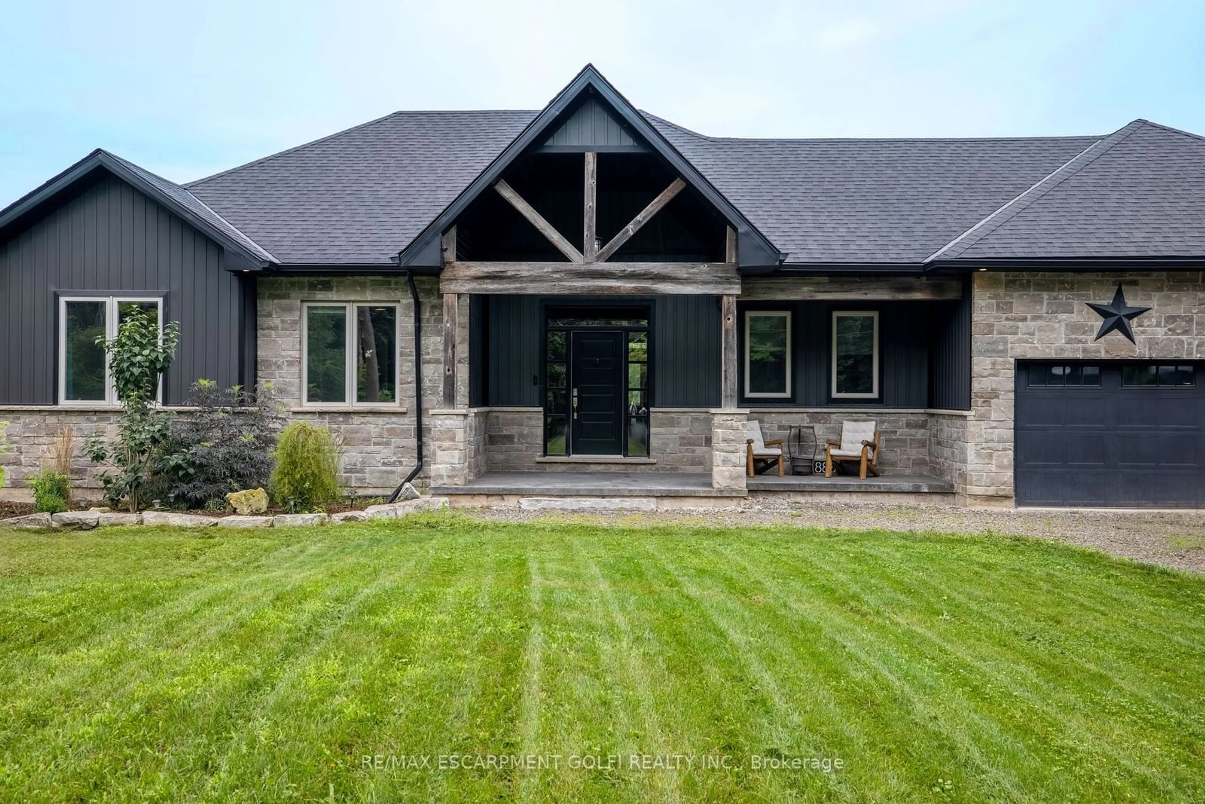 Frontside or backside of a home for 886 Buchner Rd, Welland Ontario L3B 5N4