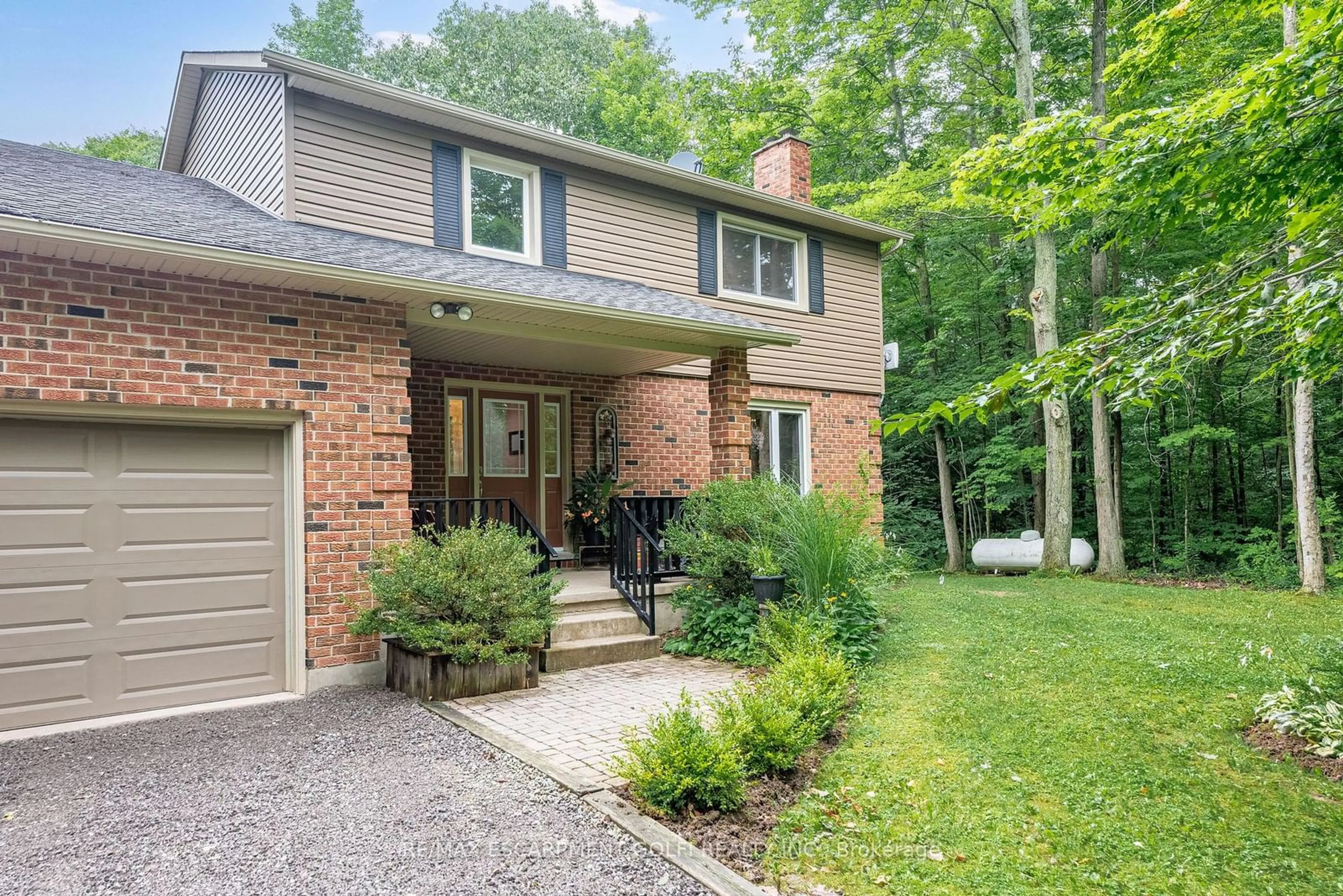 Home with brick exterior material for 801 Tice Rd, Pelham Ontario L0S 1C0