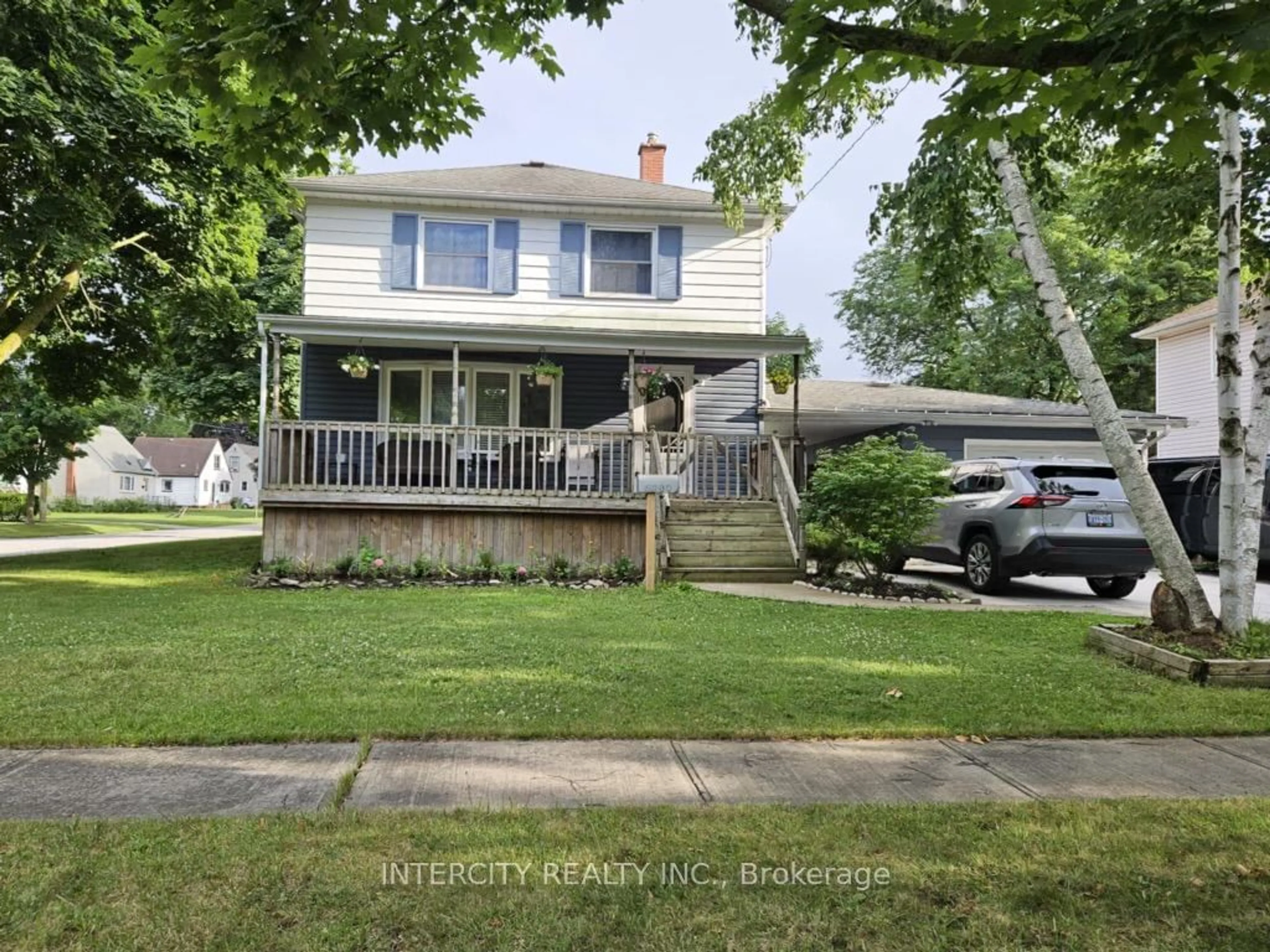 Frontside or backside of a home for 5700 Strathmore Crt, Niagara Falls Ontario L2G 1G5