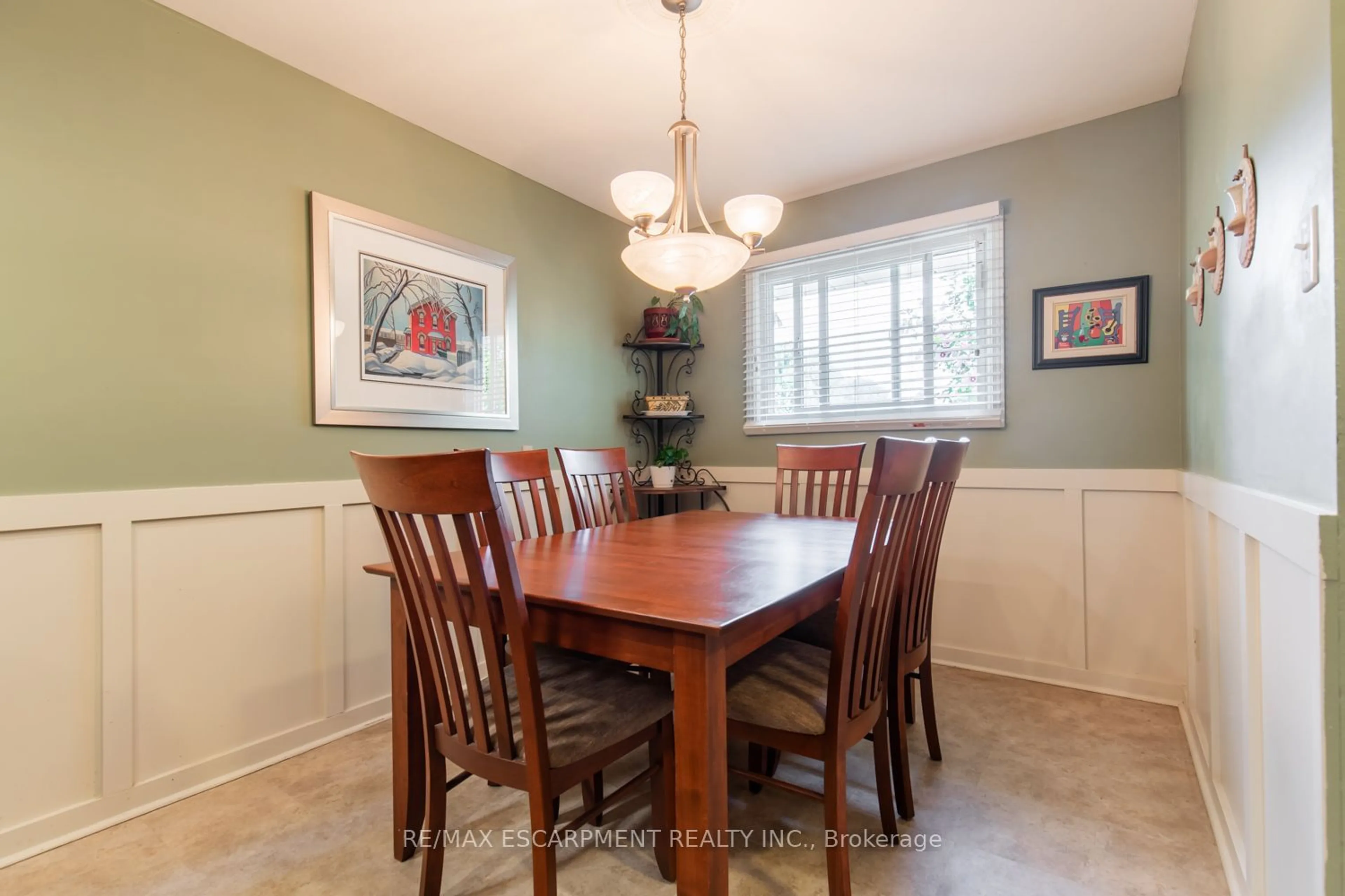 Dining room for 25 Muir Ave, Hamilton Ontario L8T 2T9