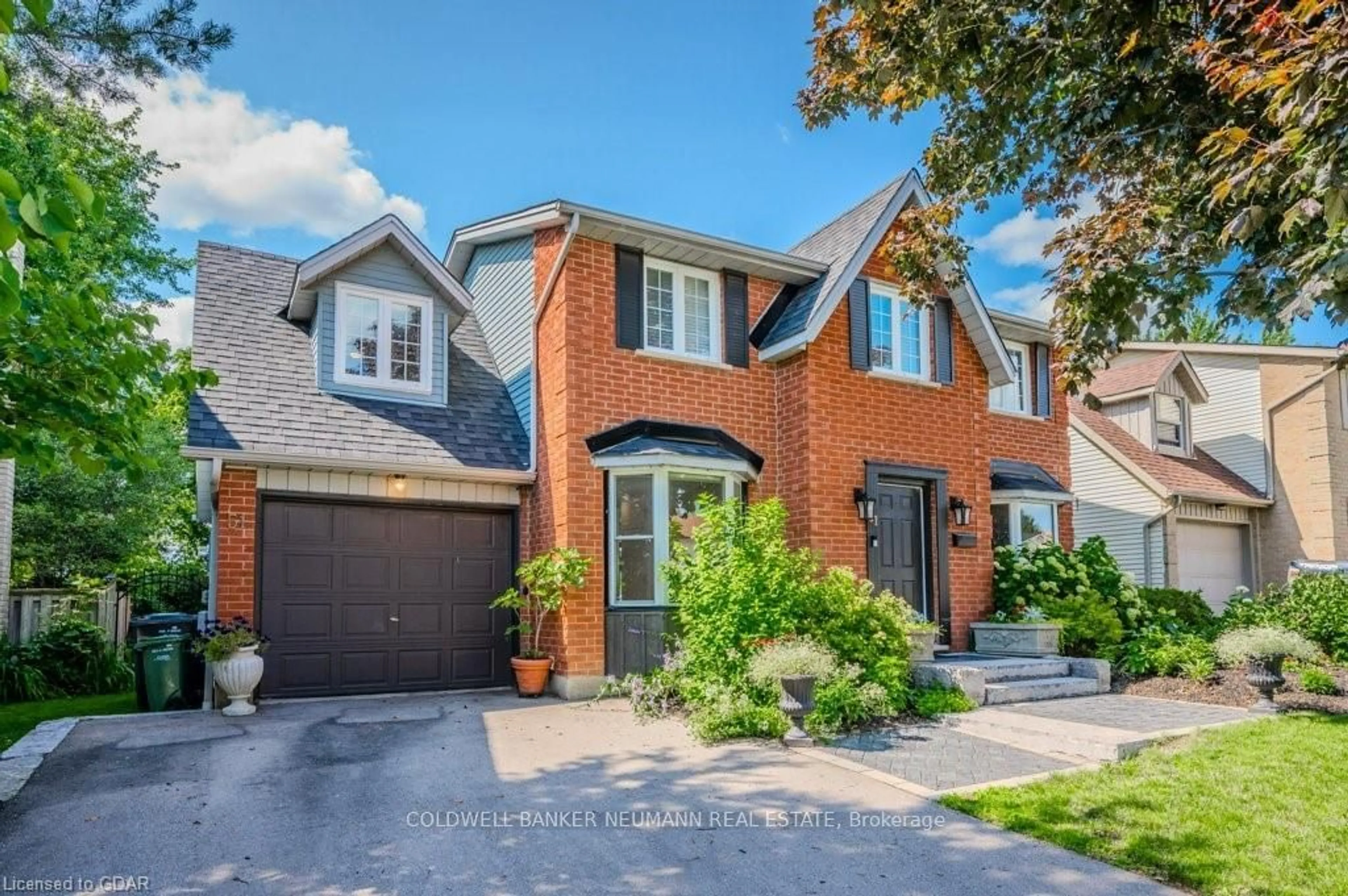 Home with brick exterior material for 51 Thornhill Dr, Guelph Ontario N1H 8C7