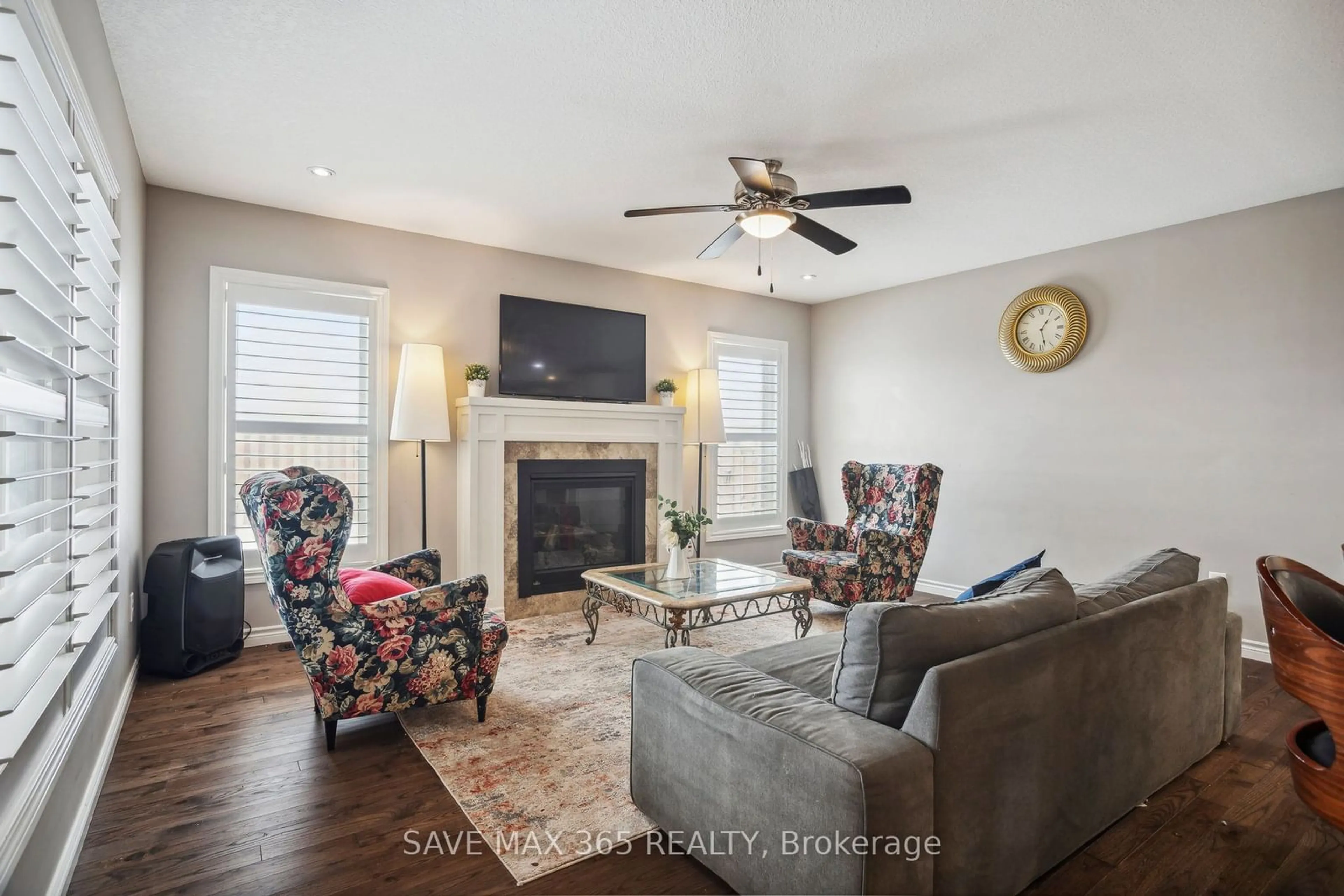 Living room for 14 Moffat Ave, Ingersoll Ontario N5C 0B2