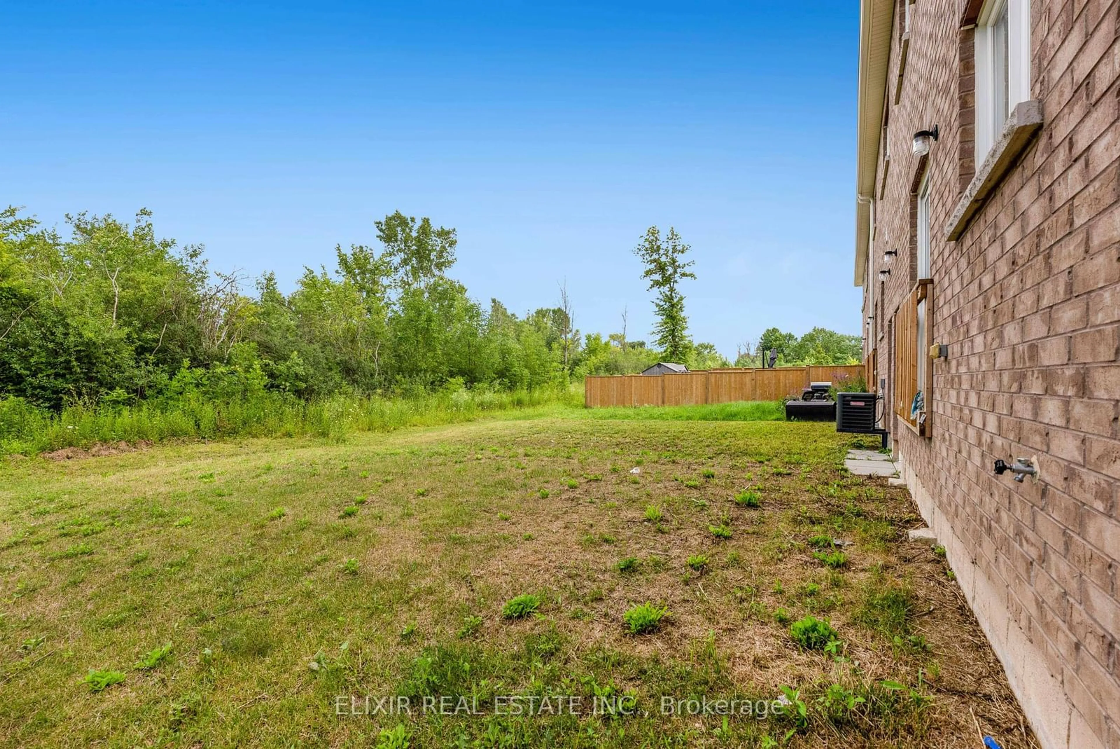 Fenced yard for 1198 Plato Dr, Fort Erie Ontario L2A 0C7
