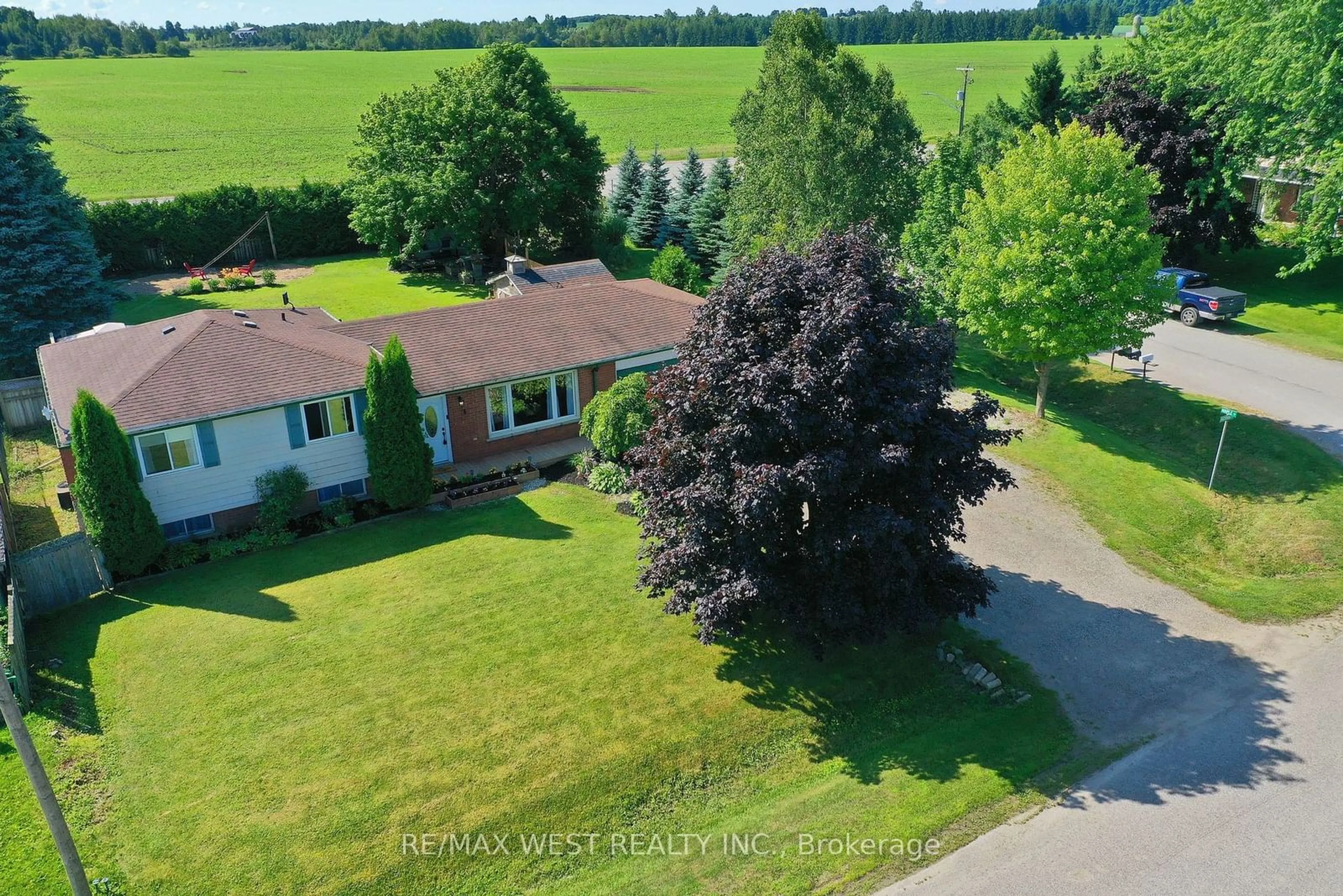 Frontside or backside of a home for 27 Victoria Blvd, East Garafraxa Ontario L9W 7L6