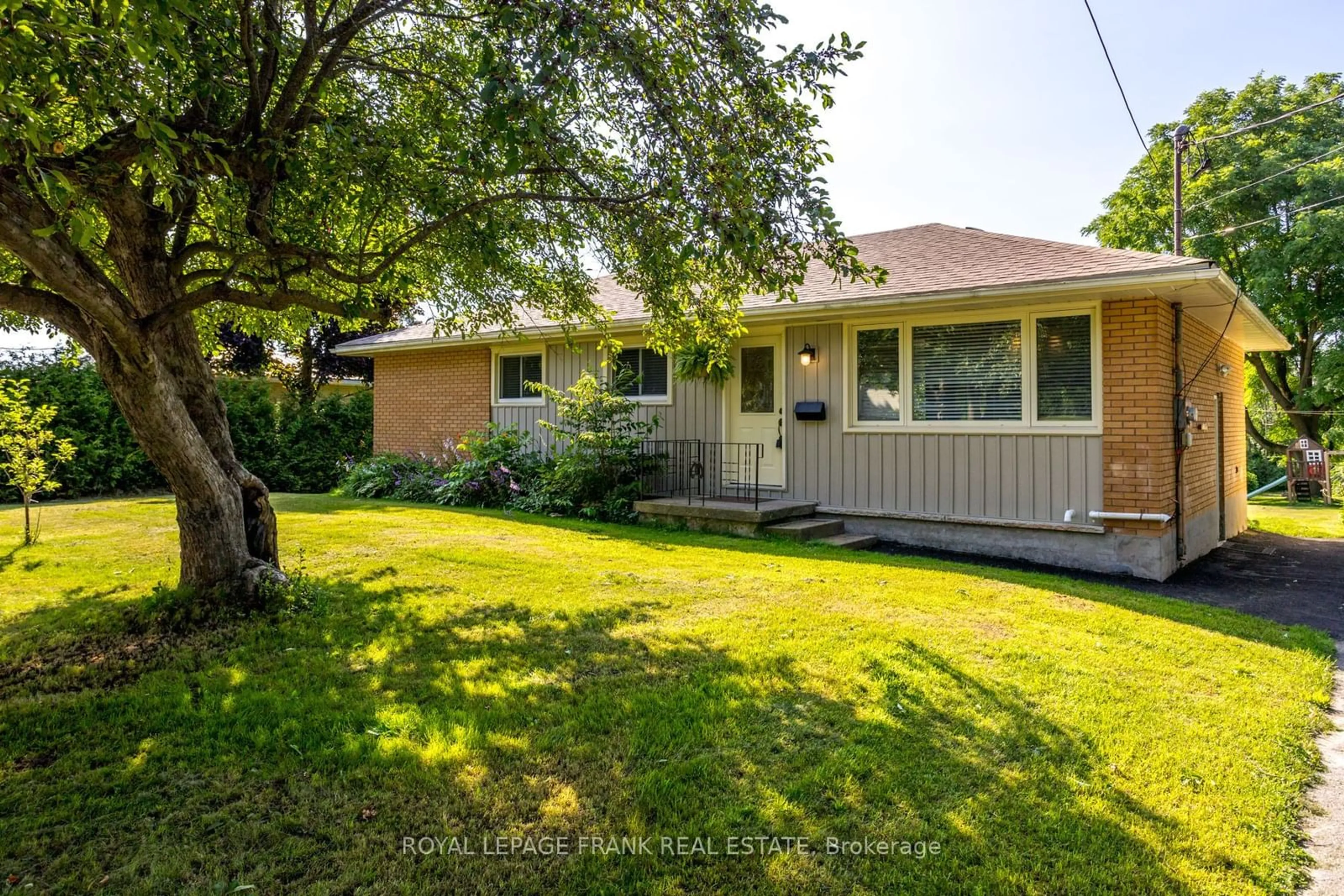 Frontside or backside of a home for 363 Gifford Dr, Peterborough Ontario K9L 1A9