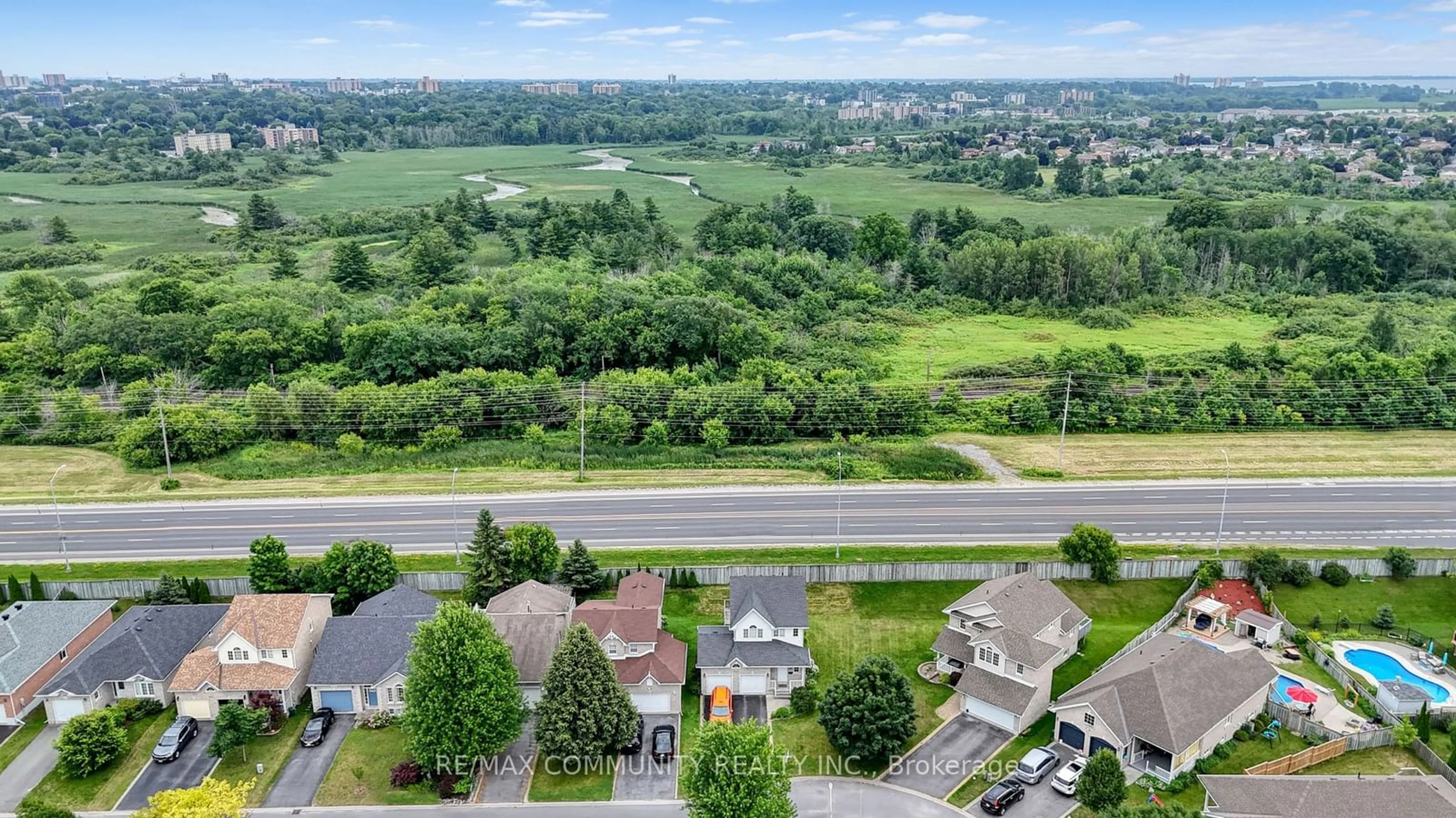 A pic from exterior of the house or condo for 436 Weston Cres, Kingston Ontario K7M 9E7