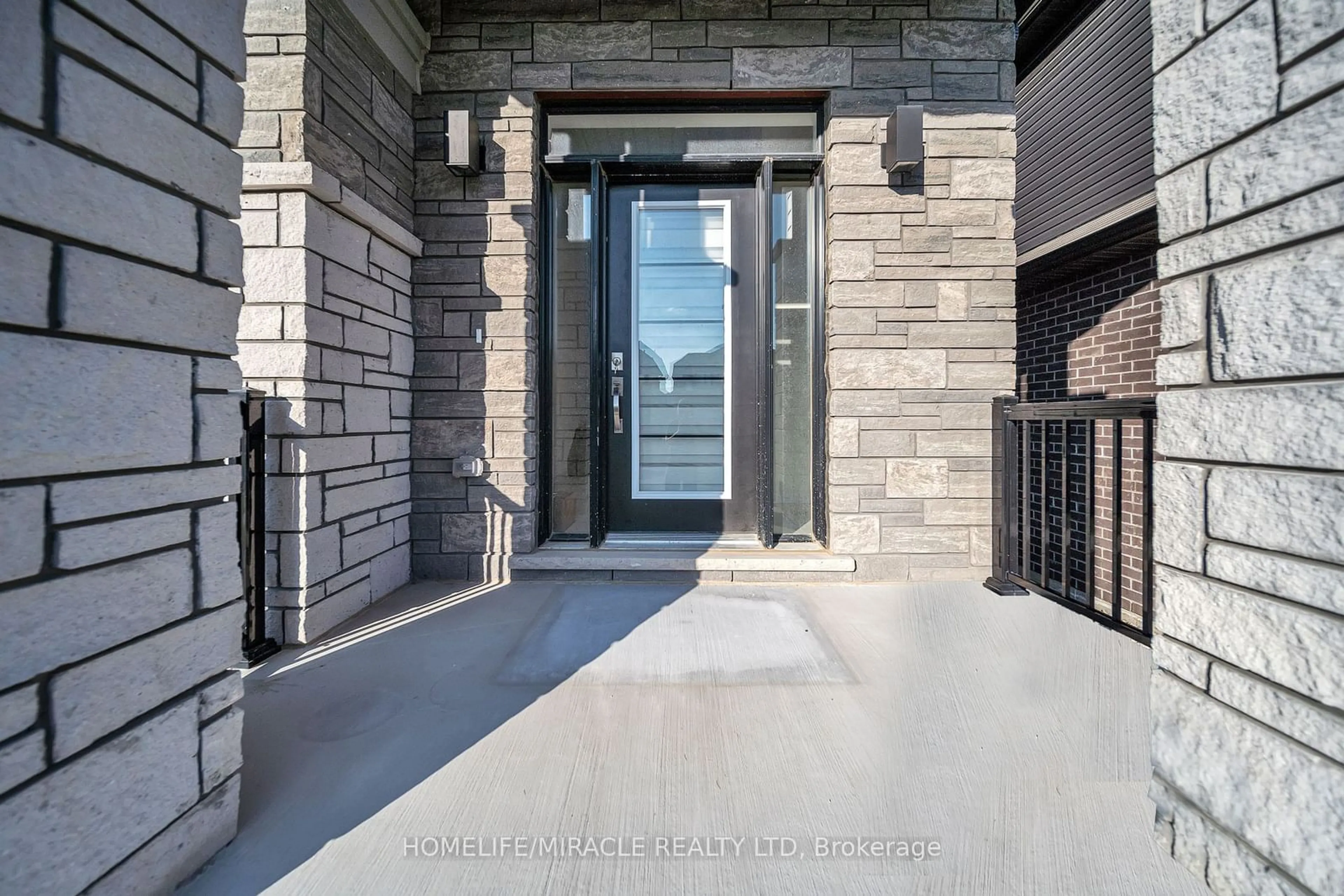 Indoor entryway for 10 Whitton Dr, Brant Ontario N3L 0L1