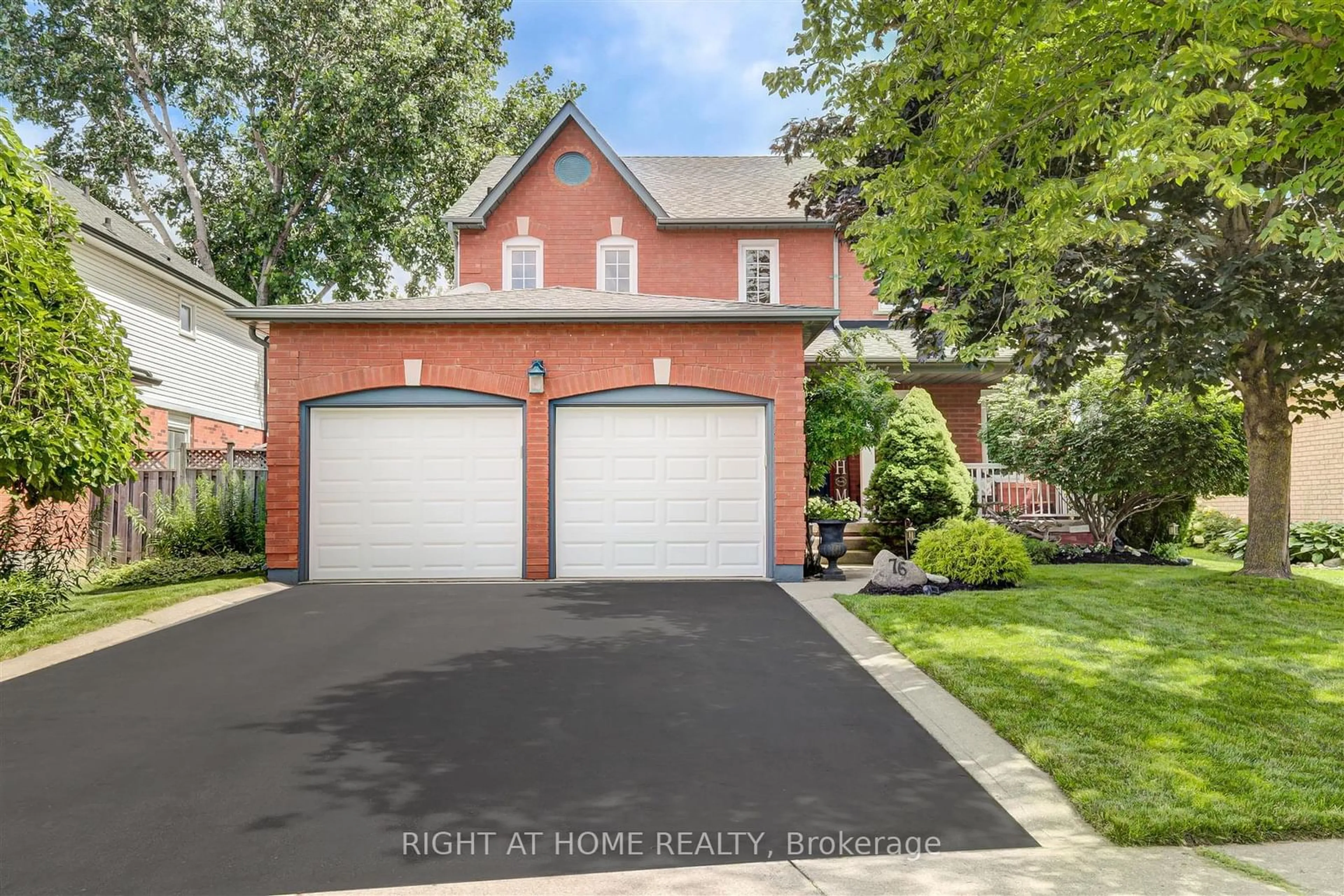 Frontside or backside of a home for 76 Royaledge Way, Hamilton Ontario L8B 0H4