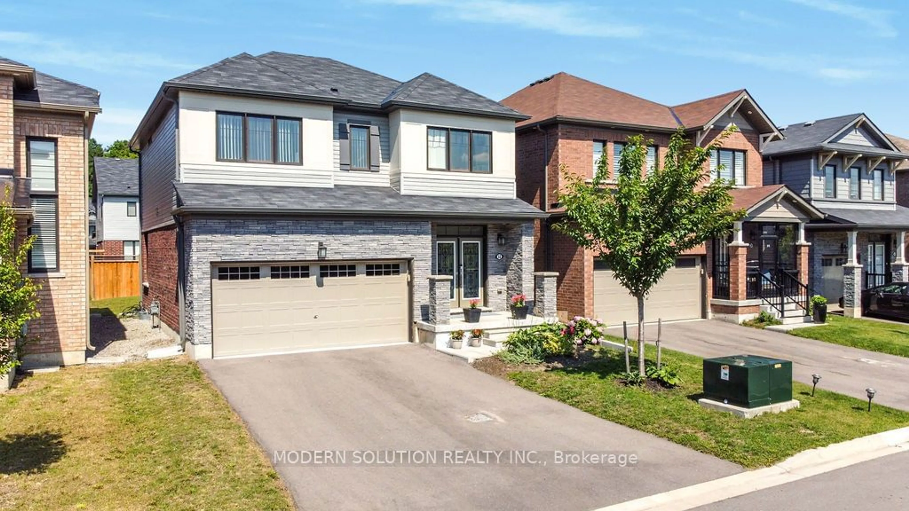 Frontside or backside of a home for 32 July Ave, Hamilton Ontario L8J 0M3