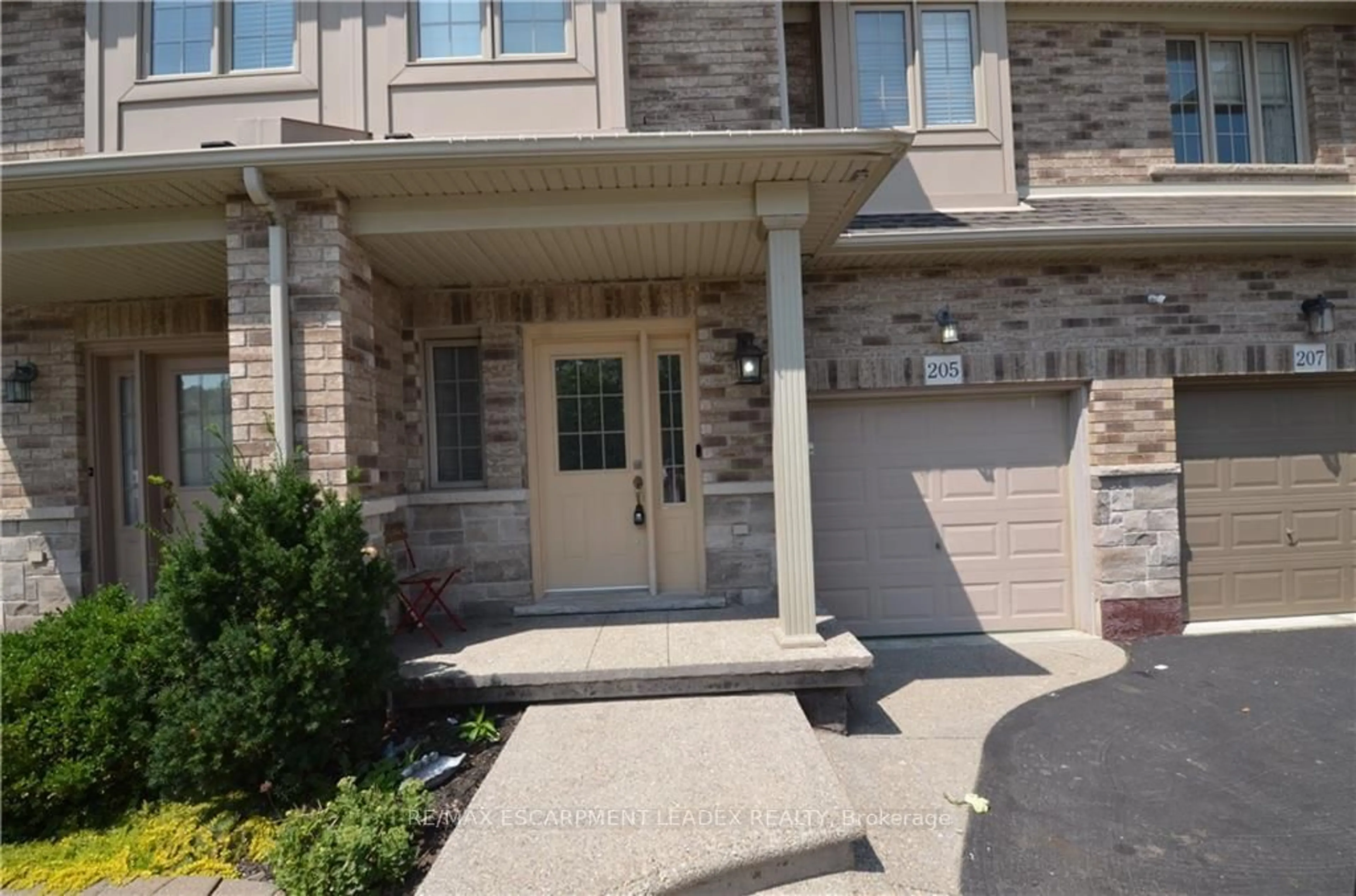 A pic from exterior of the house or condo for 205 Tanglewood Dr, Hamilton Ontario L0R 1C0