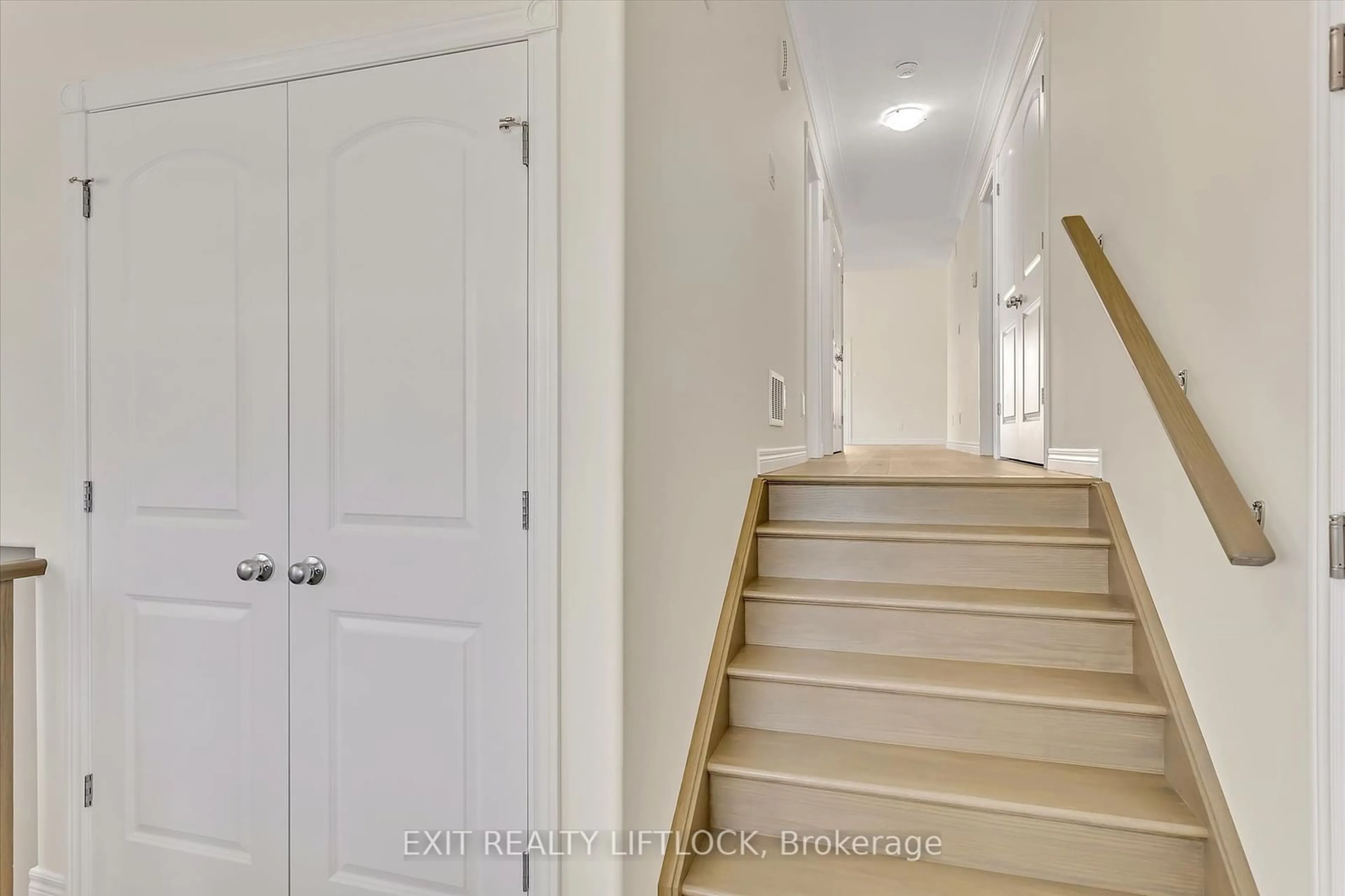 Indoor entryway for 24 Maryann Lane, Asphodel-Norwood Ontario K0L 2V0