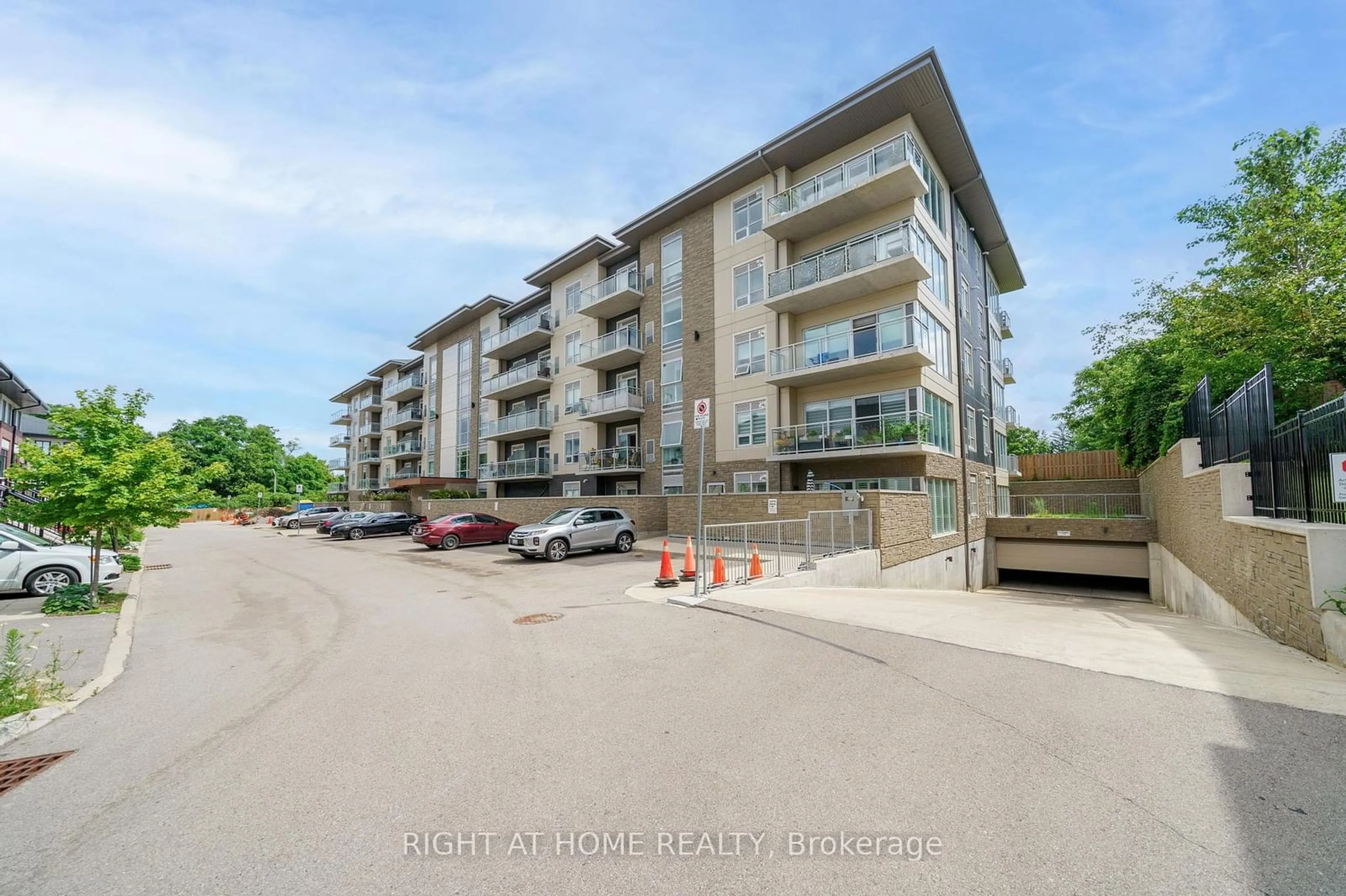 A pic from exterior of the house or condo for 16 Markle Cres #506, Hamilton Ontario L9G 0H4