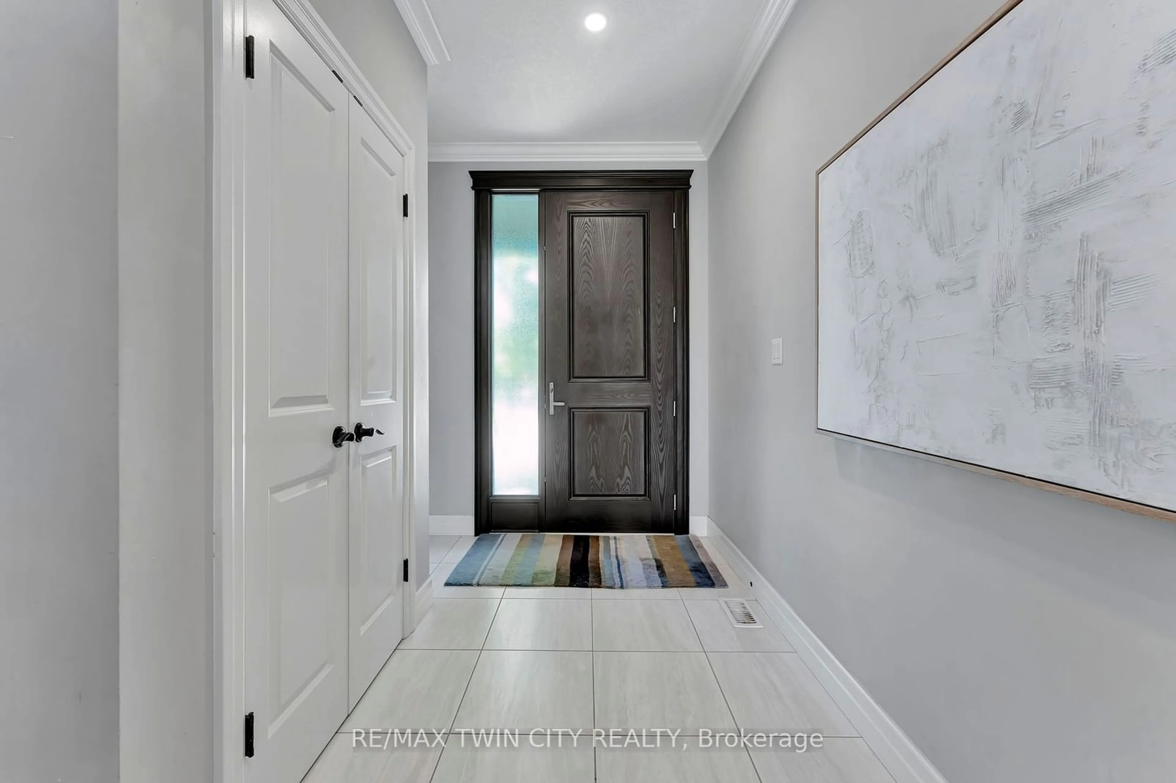 Indoor entryway for 50 Bute St #13, North Dumfries Ontario N0B 1E0