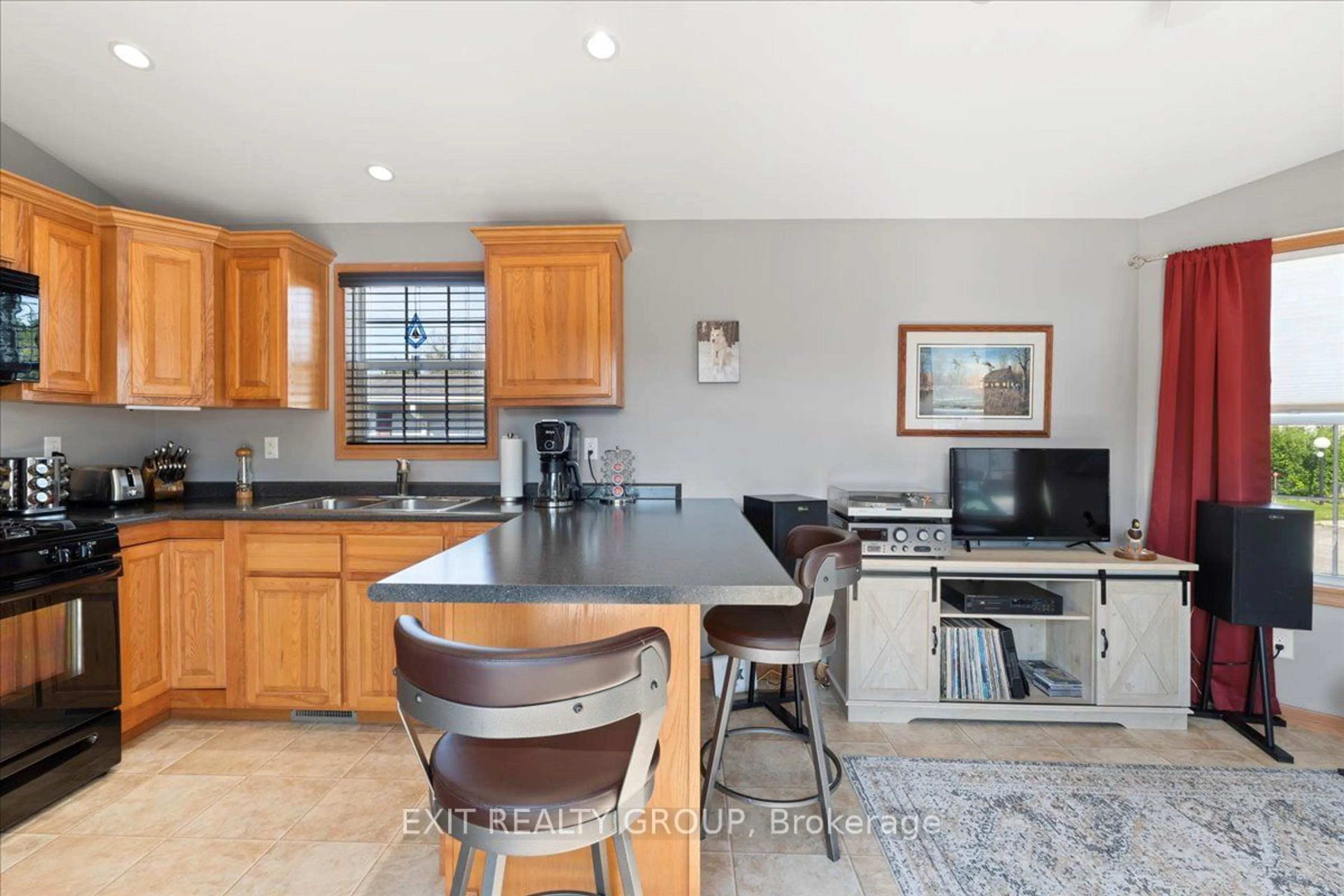 Standard kitchen for 153 County Road 27 #D10, Prince Edward County Ontario K0K 1T0
