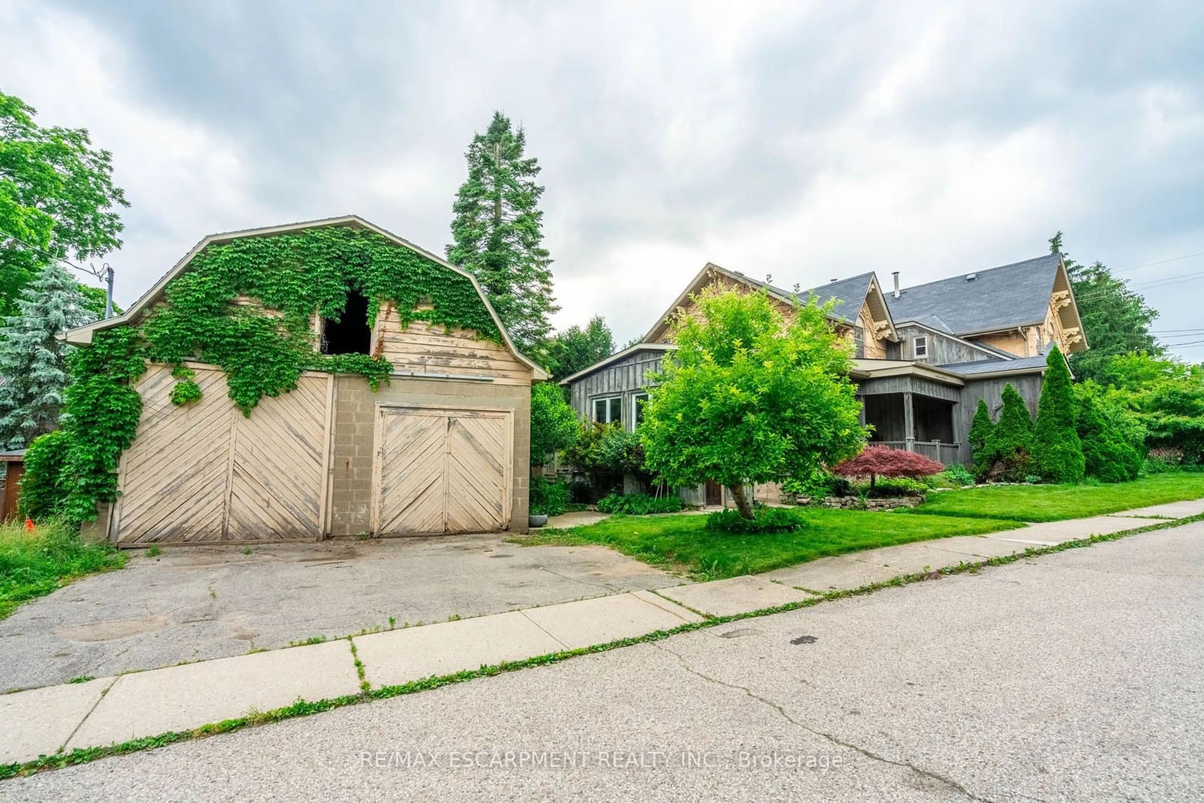 Frontside or backside of a home for 1 King William St, Brant Ontario N0E 1N0