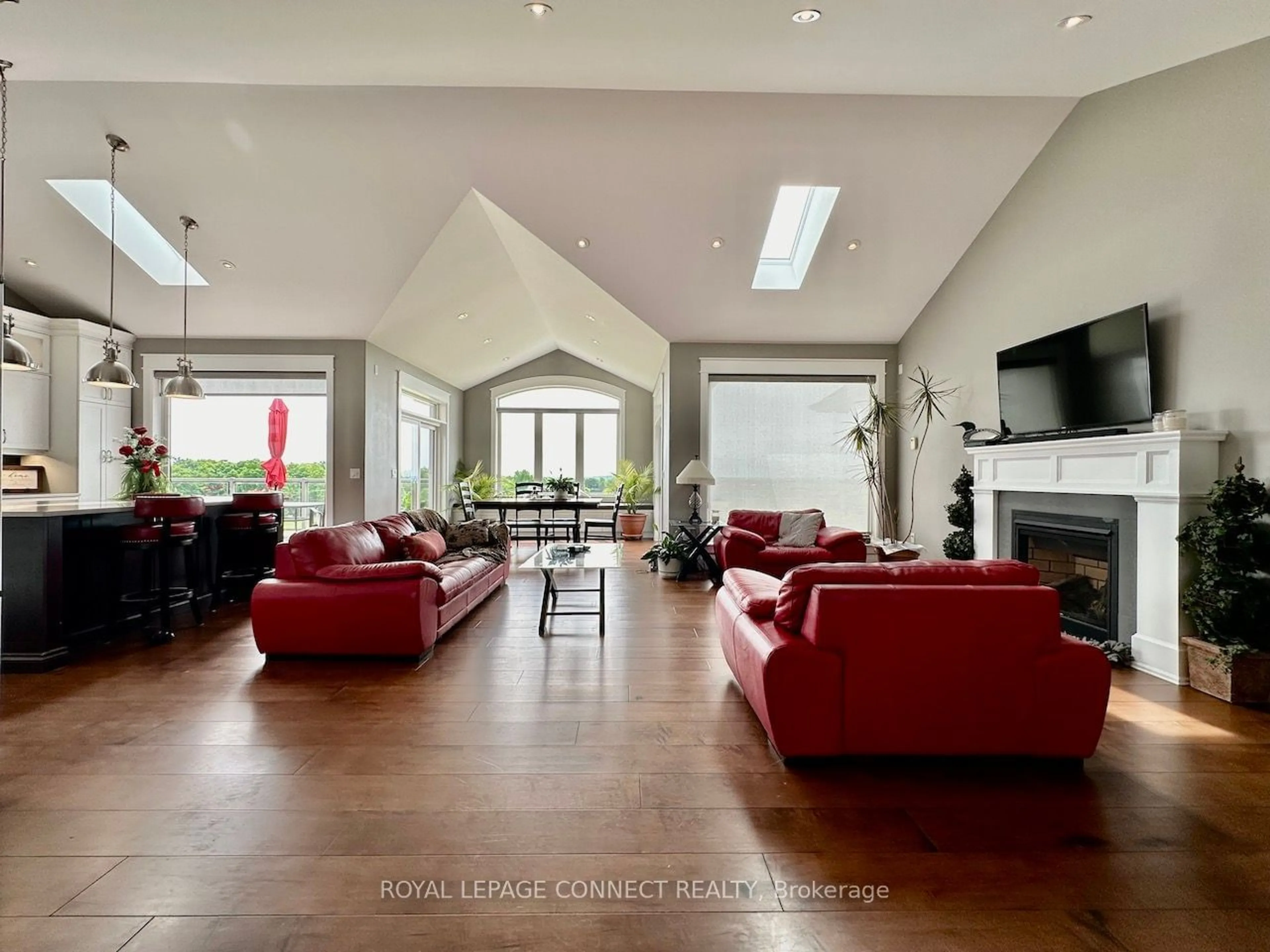Living room for 150 Golf Course Rd, Quinte West Ontario K0K 3E0