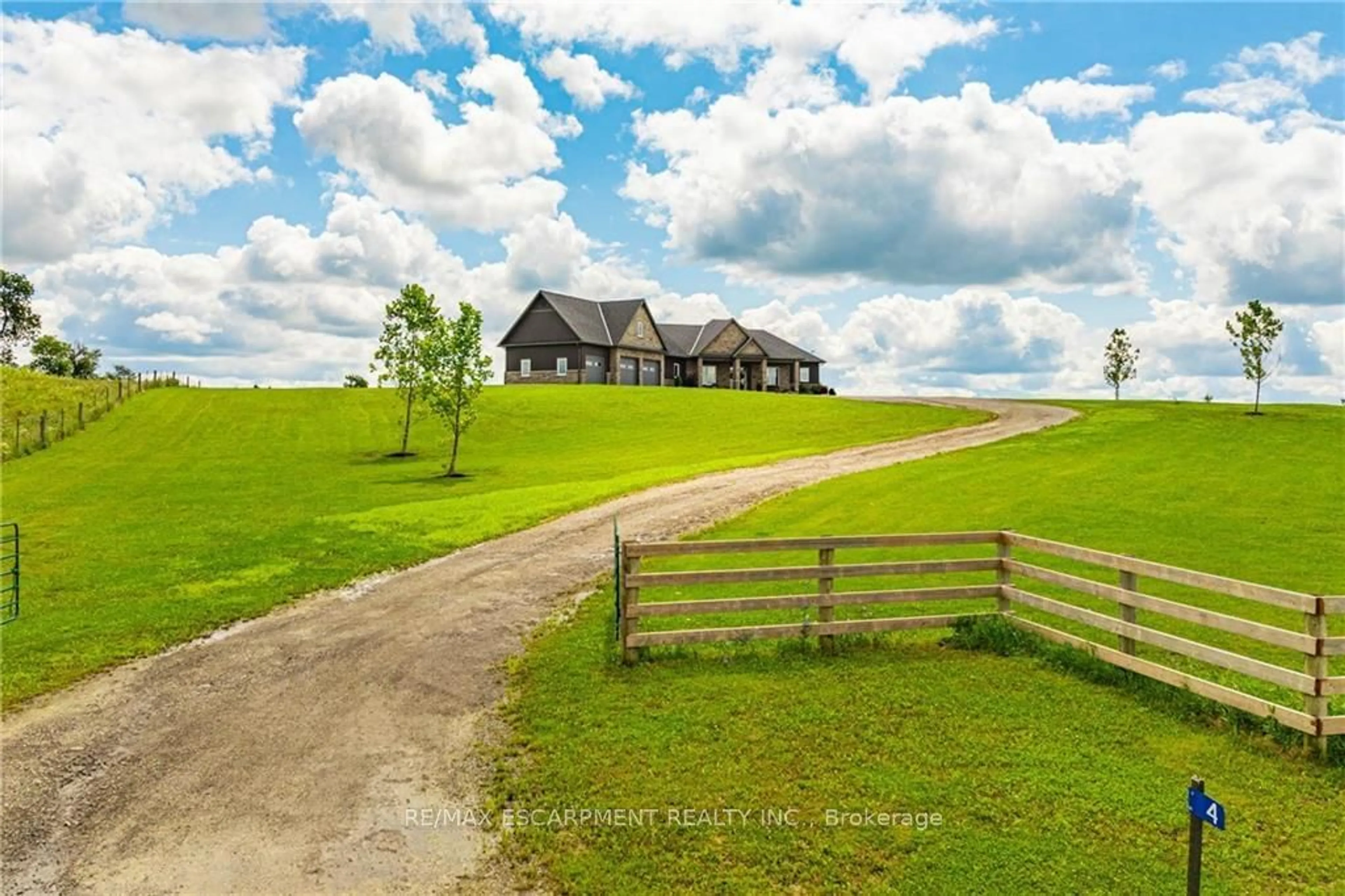 A pic from outside/outdoor area/front of a property/back of a property/a pic from drone, unknown for 4 Middleport Rd, Brant Ontario N3W 2G9