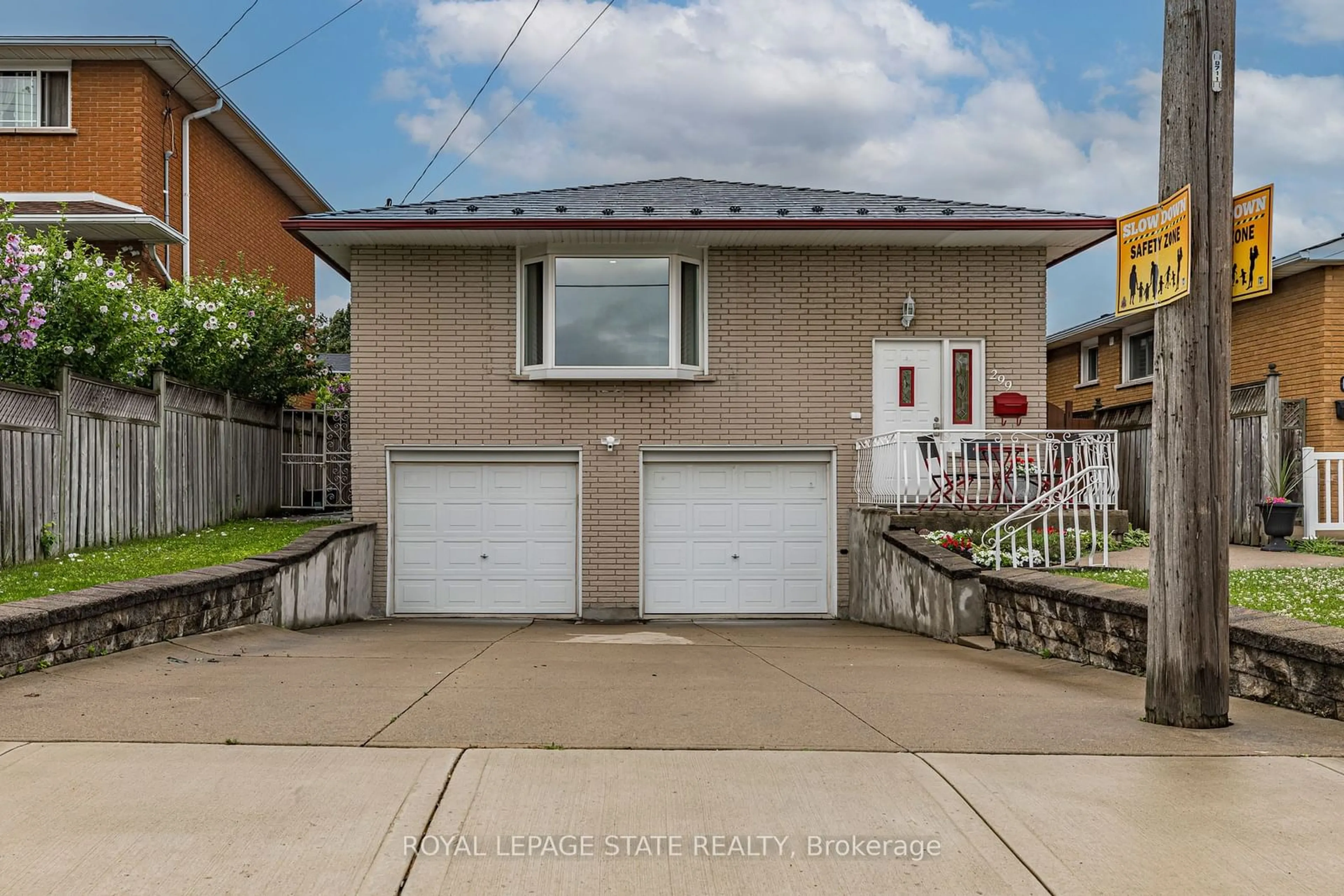 Frontside or backside of a home for 299 Carson Dr, Hamilton Ontario L8T 2X8