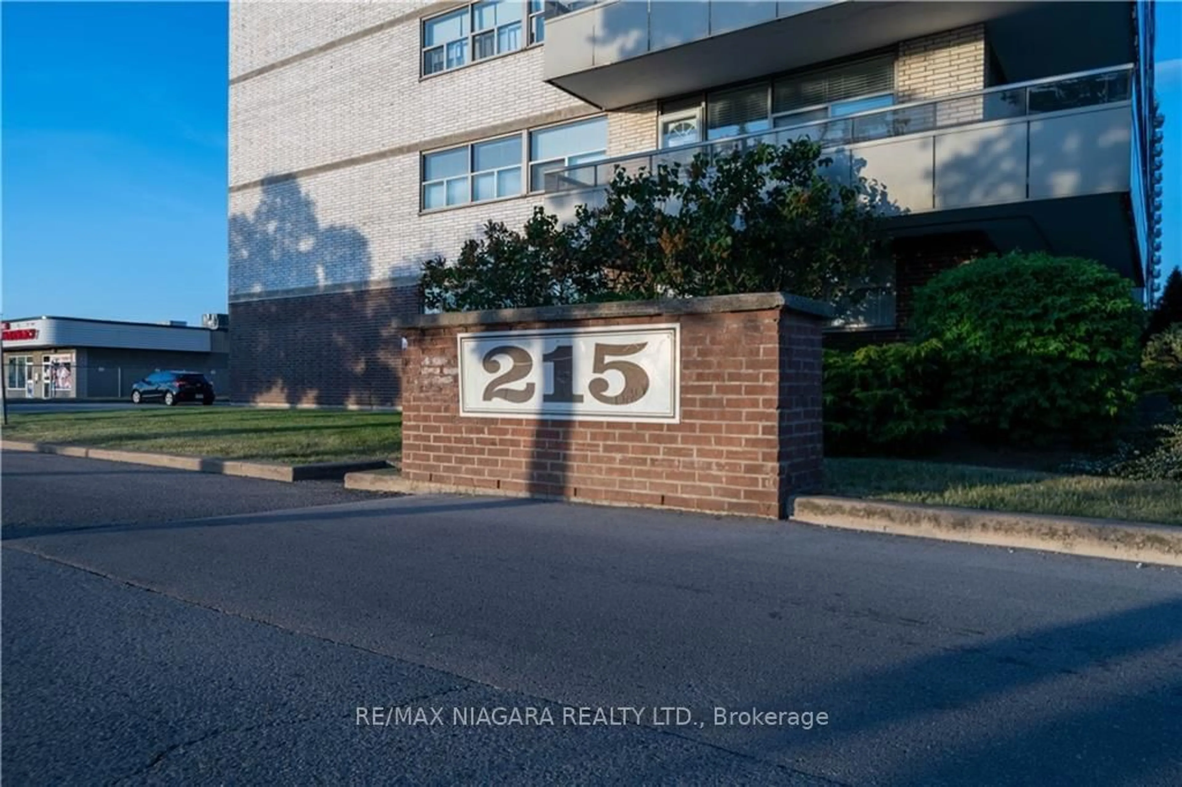 Outside view for 215 Glenridge Ave #1402, St. Catharines Ontario L2T 3J7
