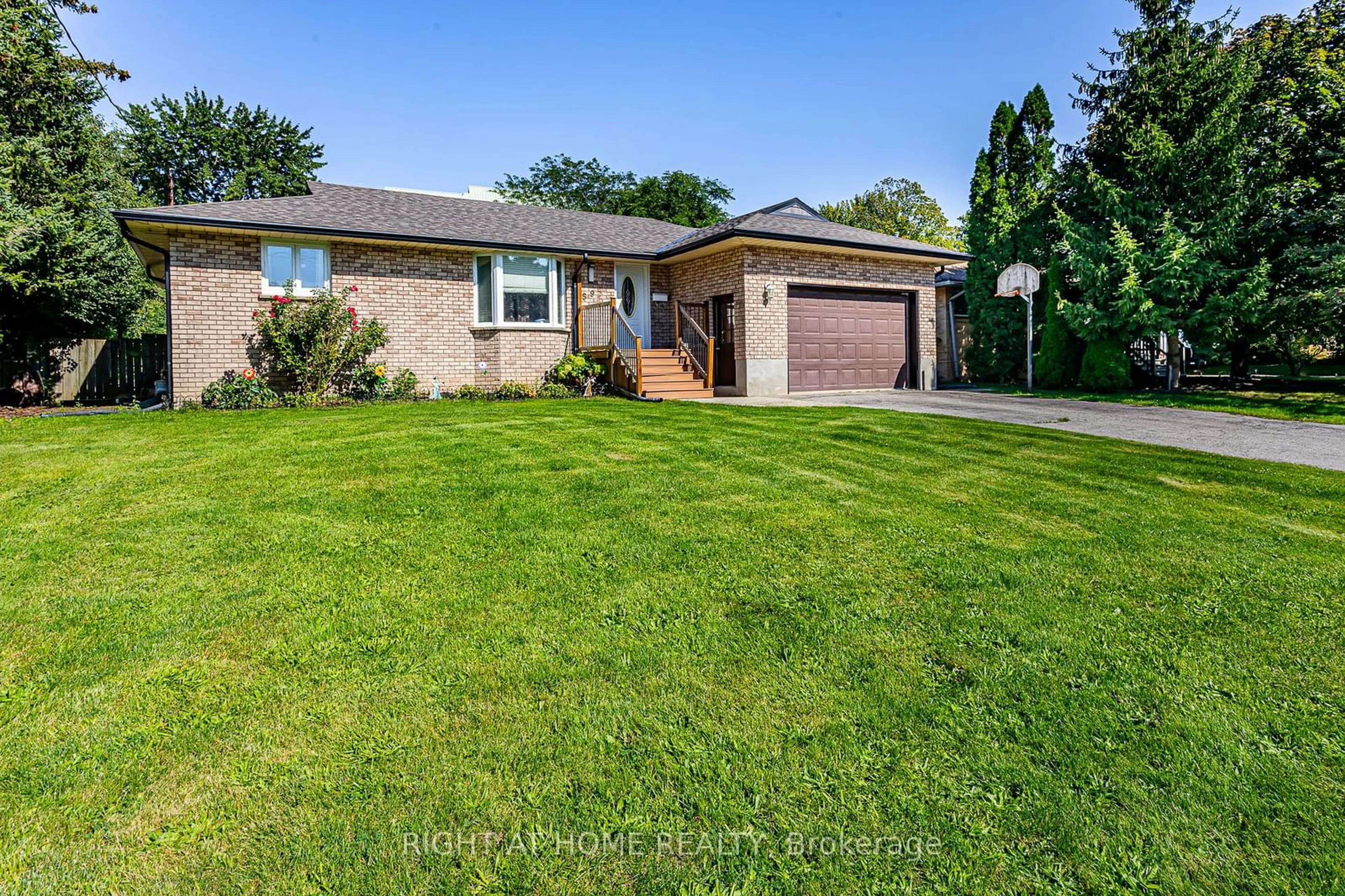 Frontside or backside of a home for 594 Gordon Ave, London Ontario N6J 2W2