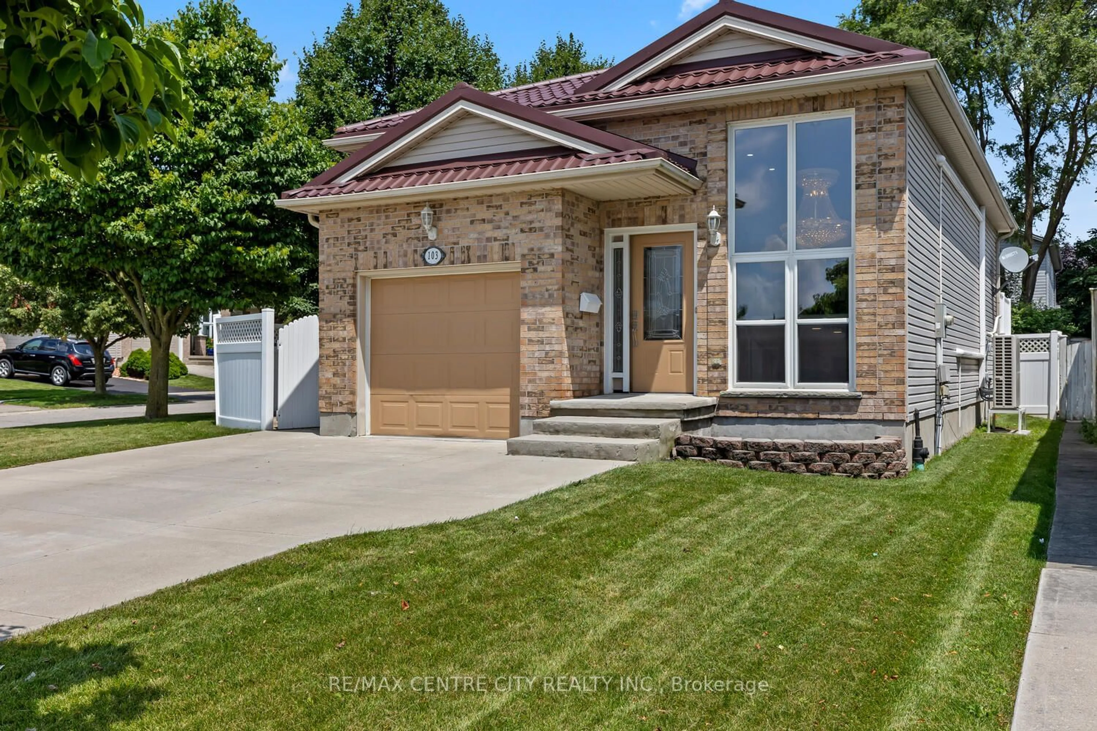 Frontside or backside of a home for 103 Crimson Cres, London Ontario N5W 6E9