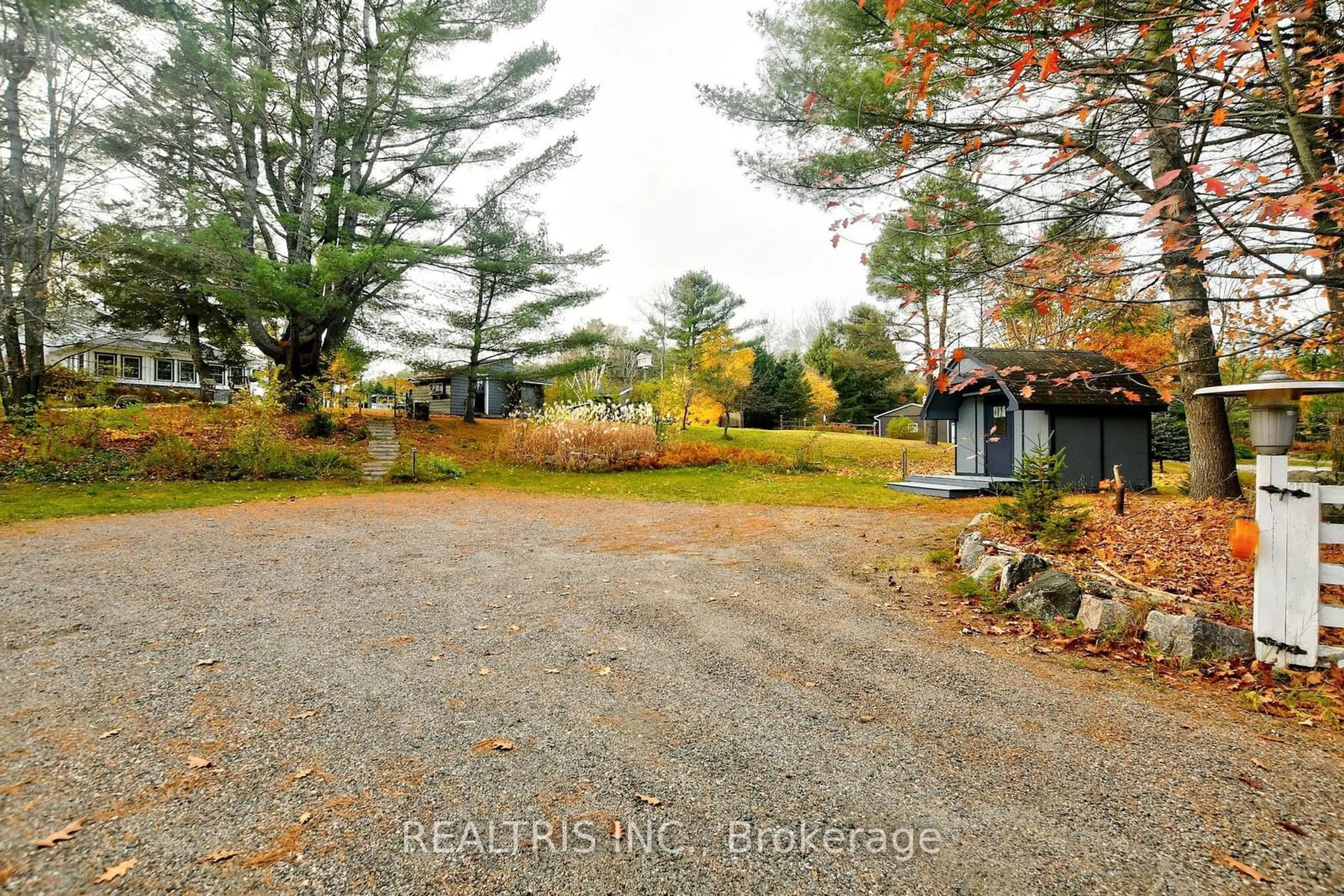 Patio for 310 Muskoka Rd 10 Rd, Huntsville Ontario P0B 1L0