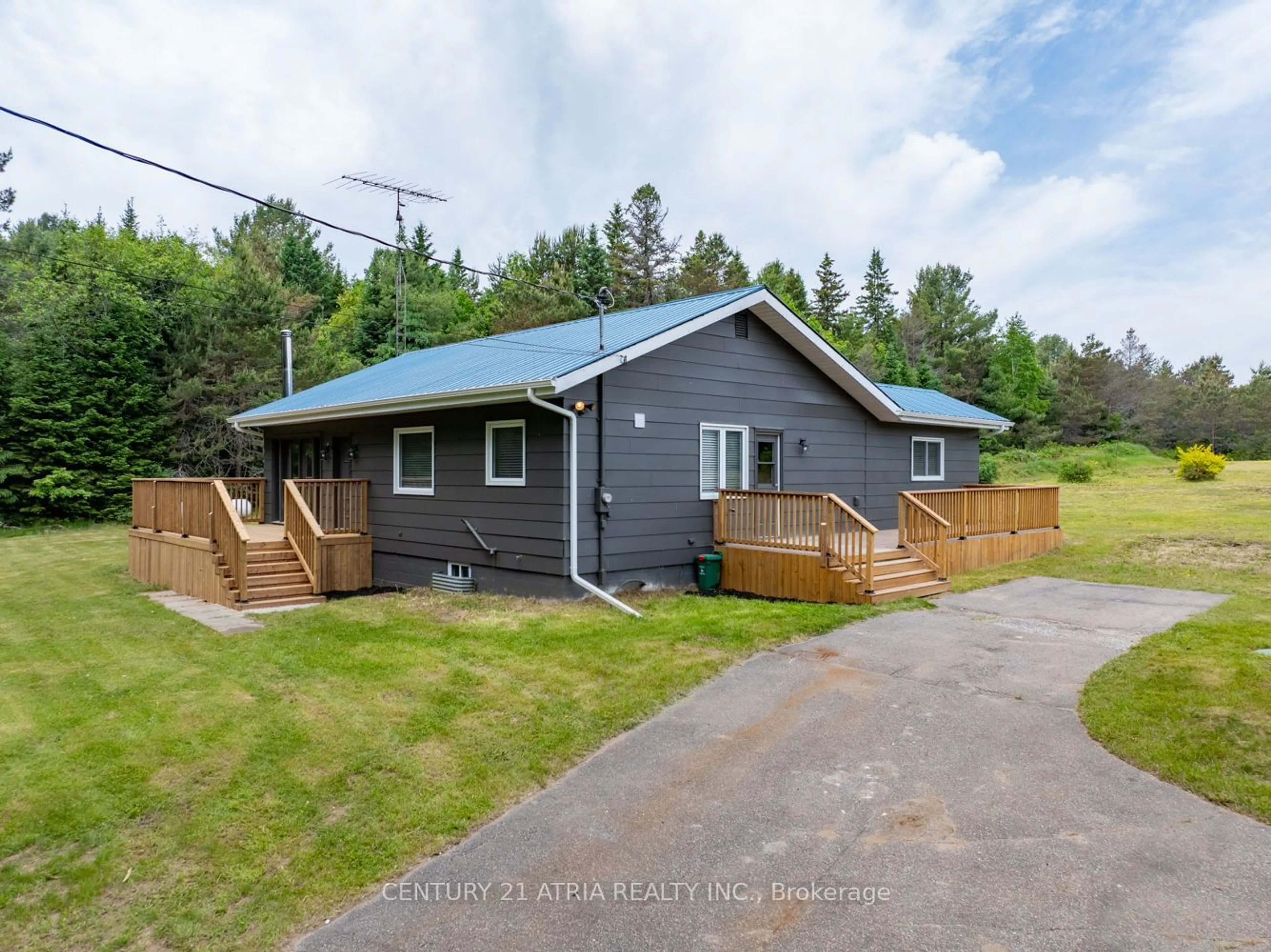 Frontside or backside of a home for 3501 Highway 118, Bracebridge Ontario P1L 1X1