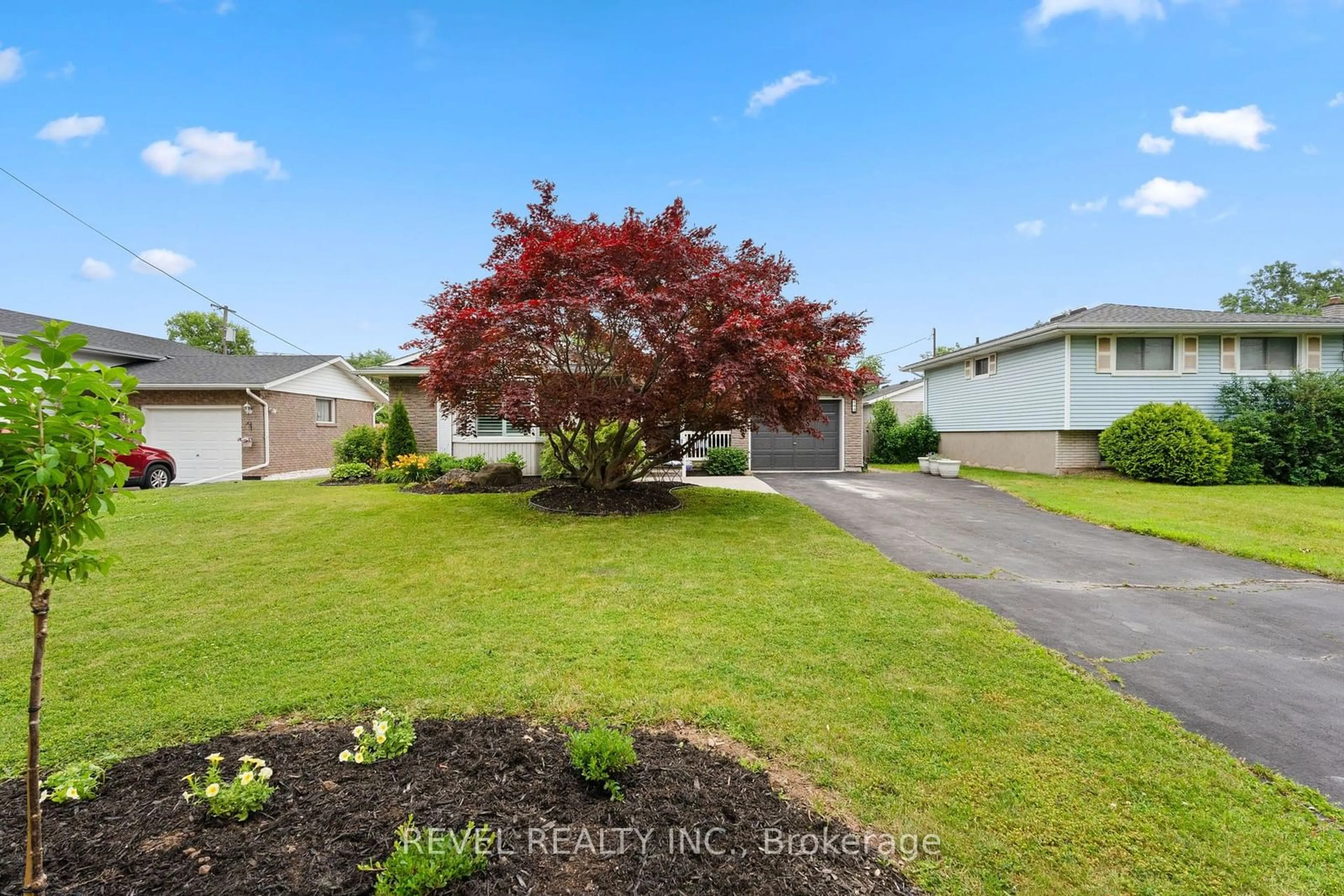 Frontside or backside of a home for 344 First Ave, Welland Ontario L3C 5Y9