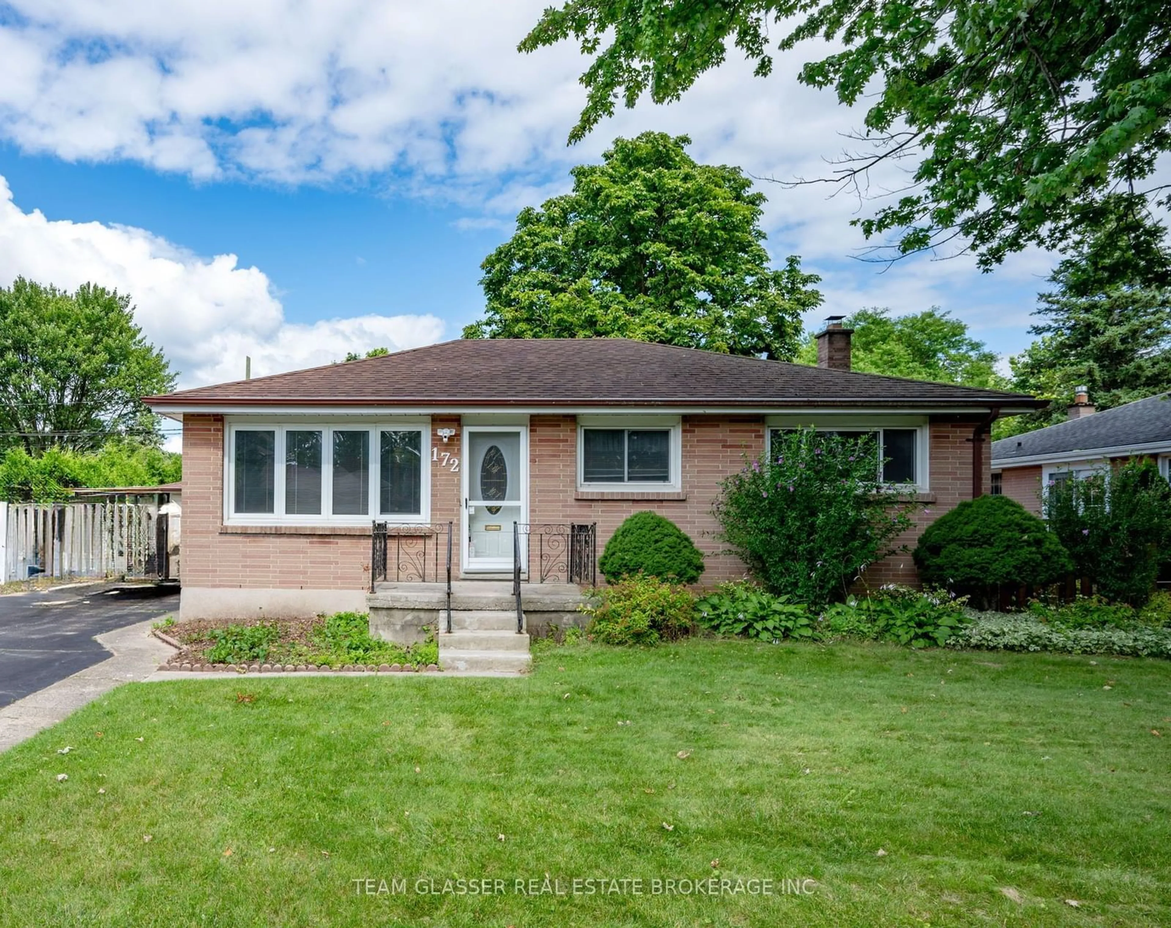 Frontside or backside of a home for 172 Niagara St, London Ontario N5W 1R6