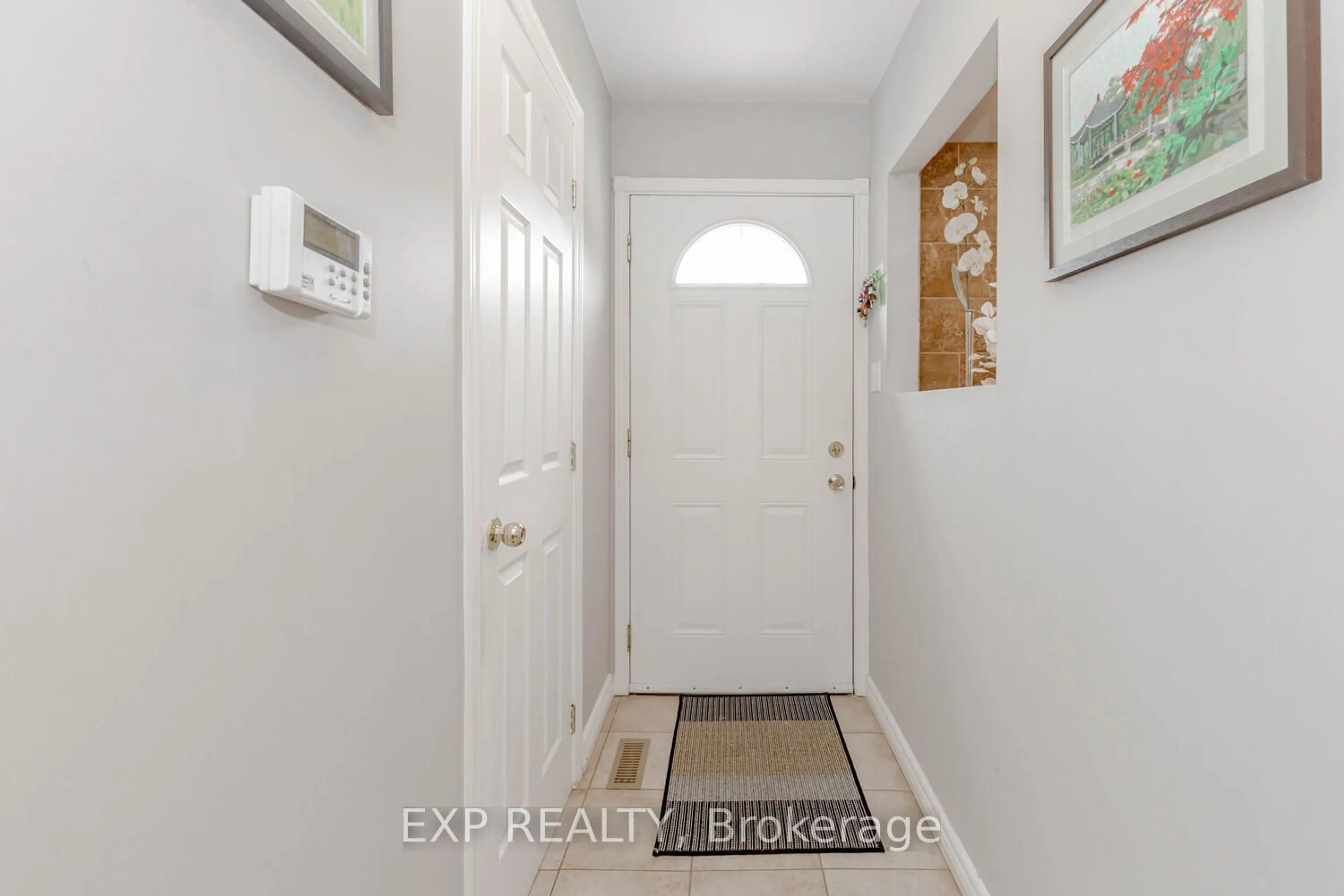 Indoor entryway for 120 Quigley Rd #3, Hamilton Ontario L8K 6L4