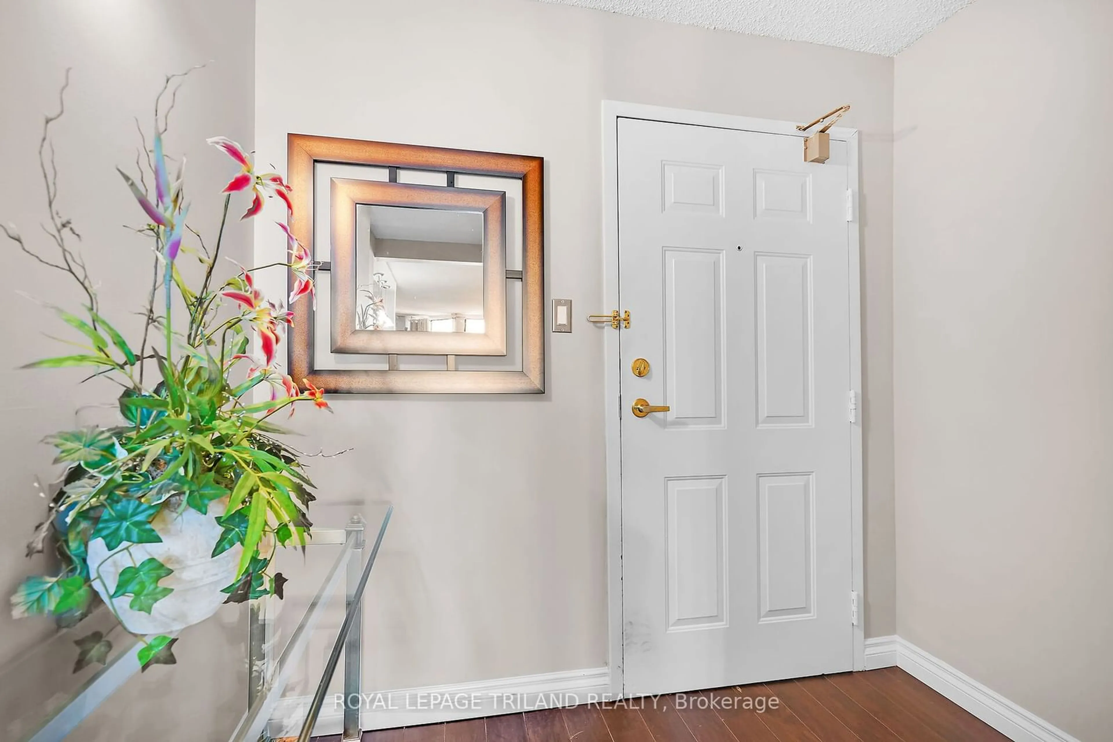 Indoor entryway for 363 Colborne St #1006, London Ontario N6B 3N3