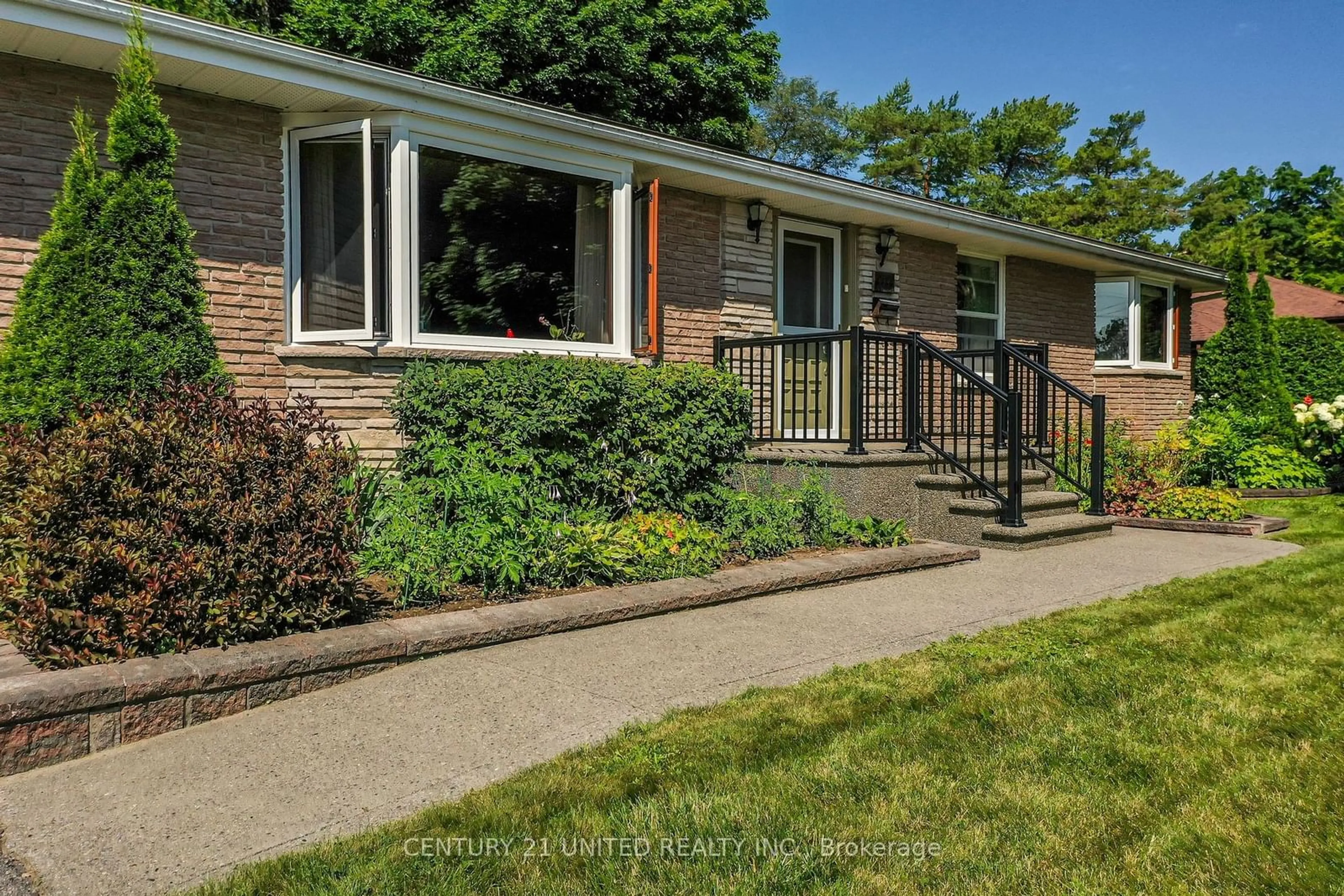 Frontside or backside of a home for 711 Crowley Cres, Peterborough Ontario K9J 6P5