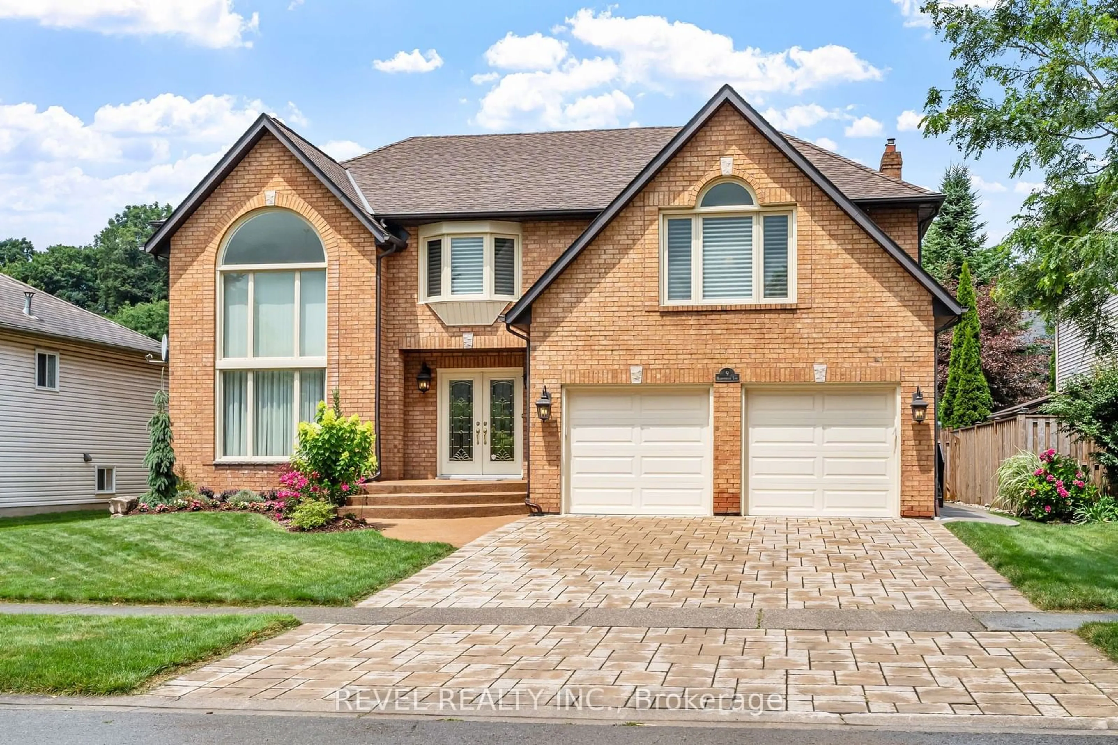 Home with brick exterior material for 9 Meadowbrook Lane, Pelham Ontario L0S 1E4