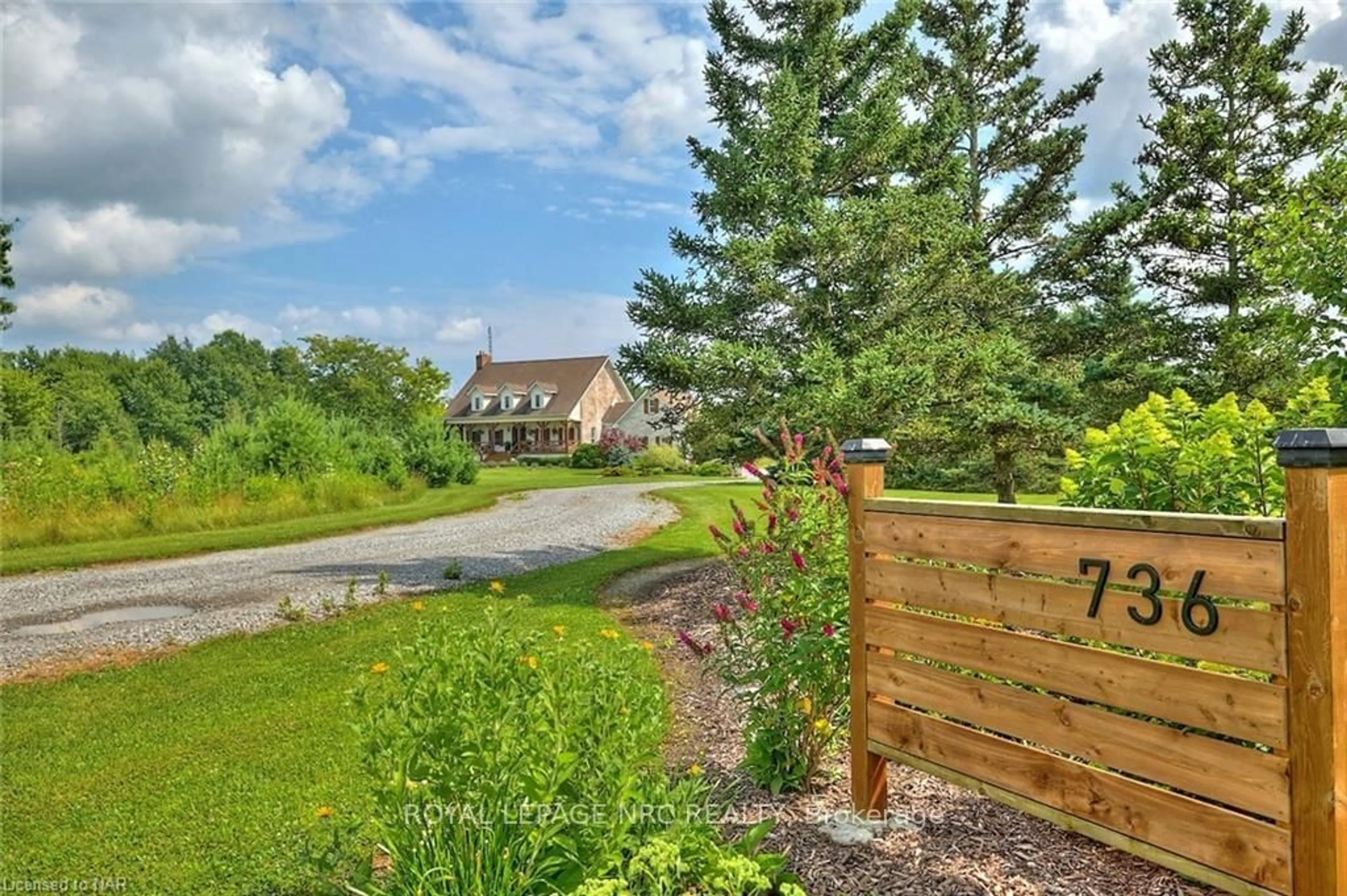 Patio, the fenced backyard for 736 Chantler Rd, Pelham Ontario L0S 1C0