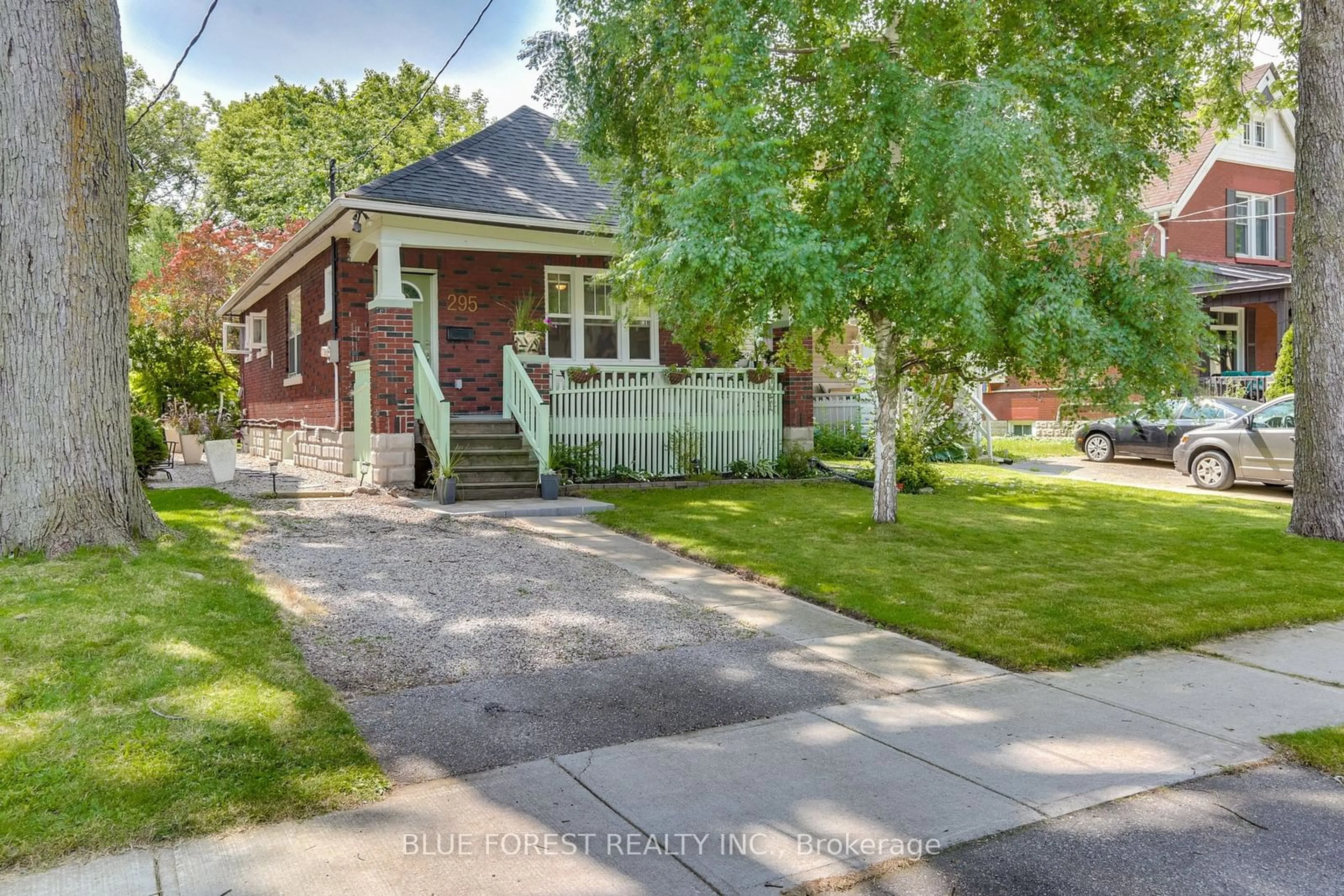 Frontside or backside of a home for 295 Hill St, London Ontario N6B 1E1