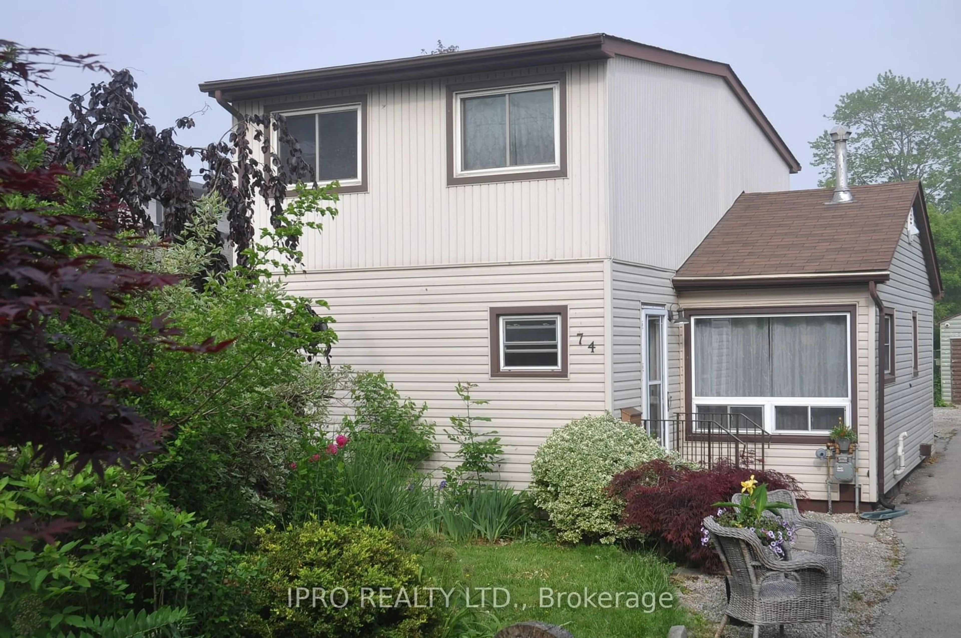 A pic from exterior of the house or condo for 74 Pinelands Ave, Hamilton Ontario L8E 3A9