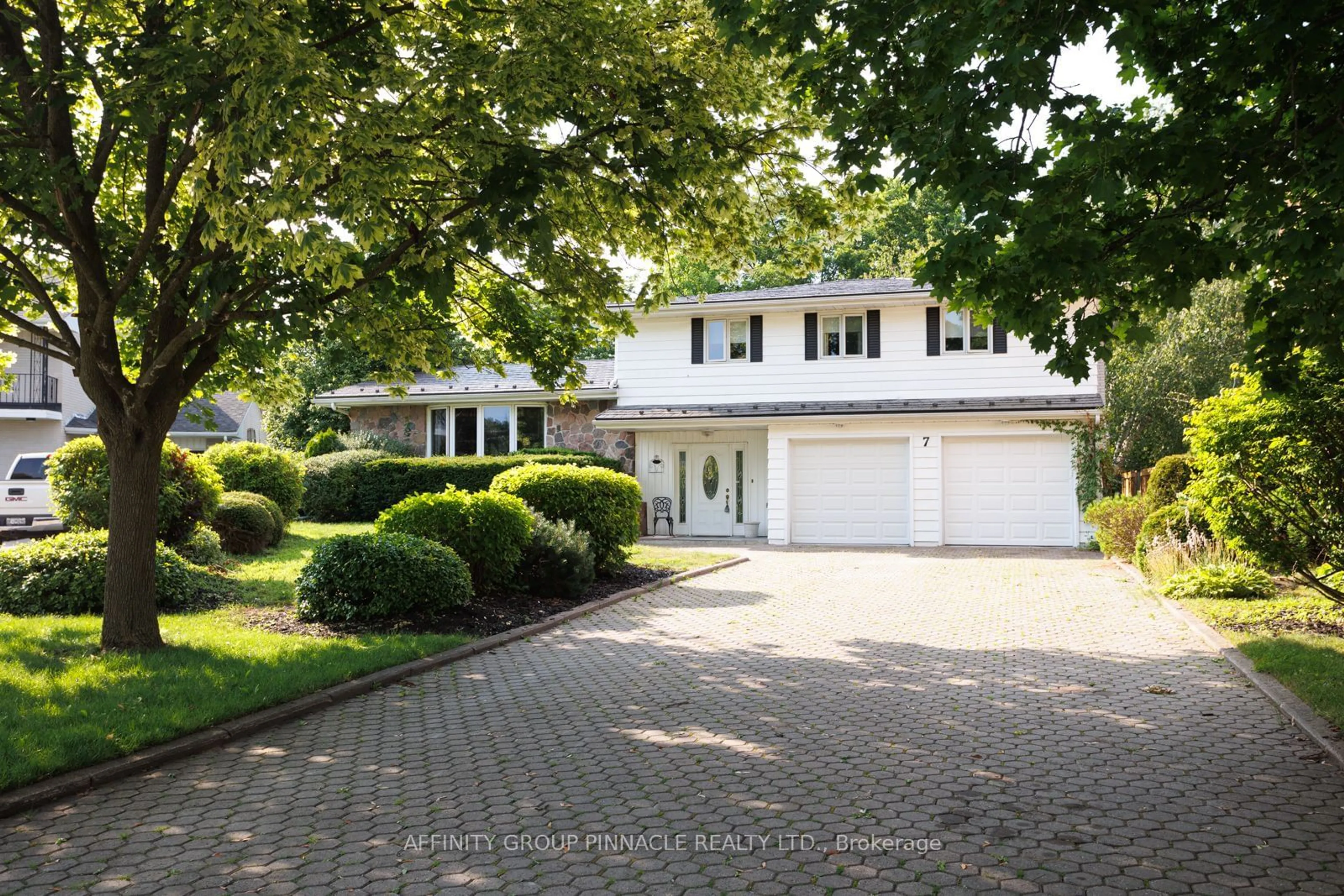 Frontside or backside of a home for 7 Crescent Crt, Kawartha Lakes Ontario K9V 3Y8