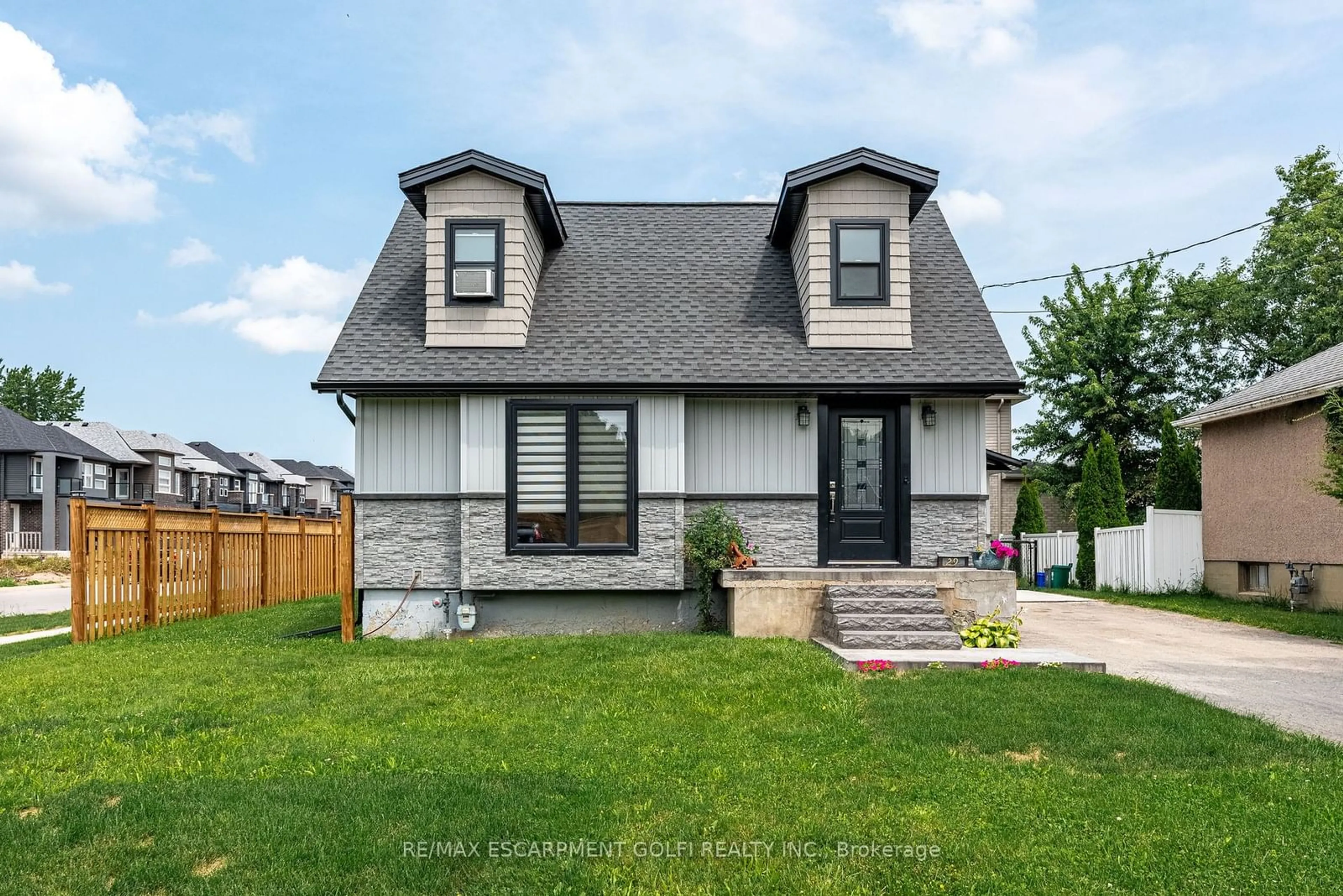 Frontside or backside of a home for 29 Sauer Ave, Welland Ontario L3B 5H3