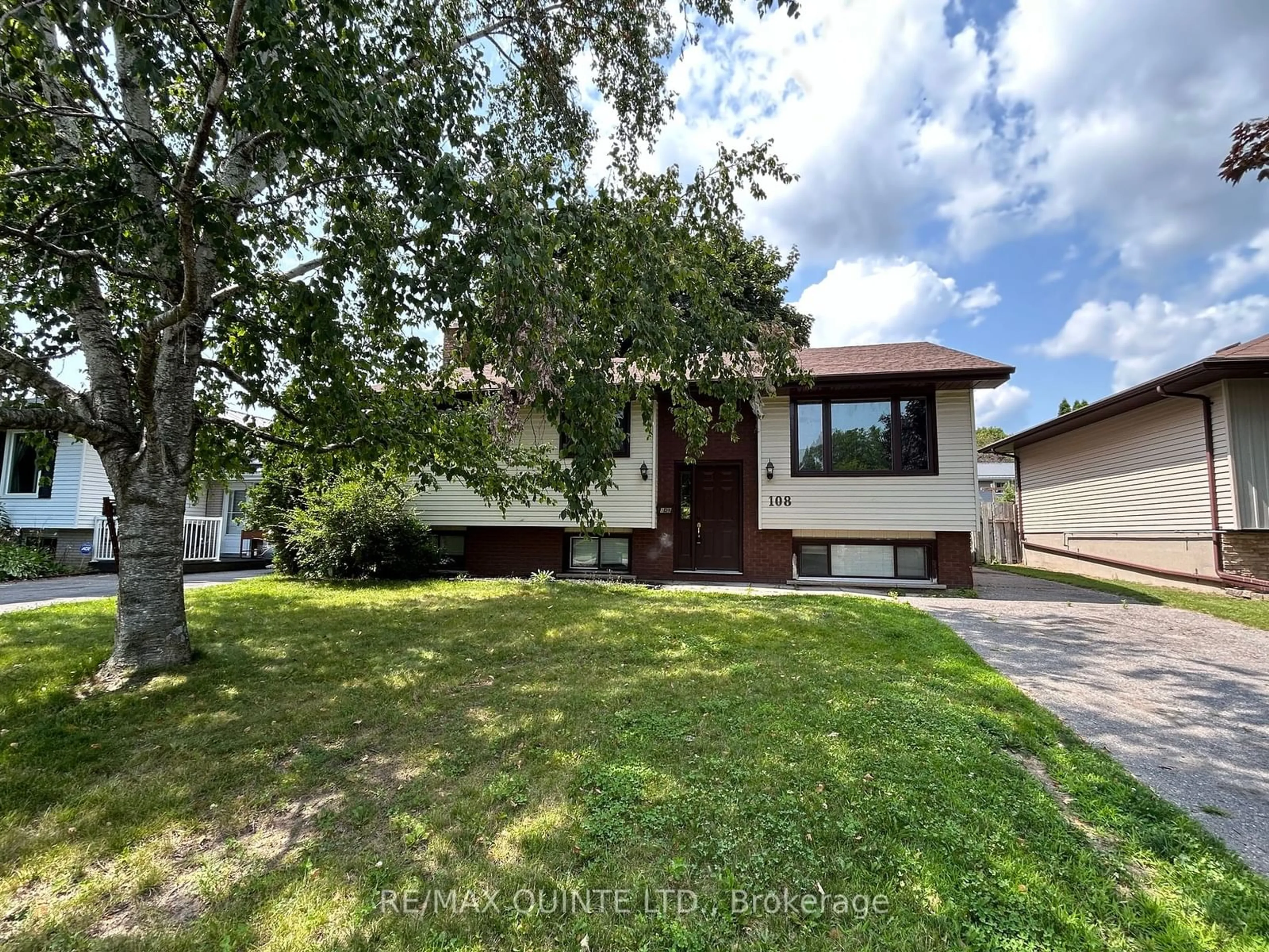 Frontside or backside of a home for 108 Nicholas St, Quinte West Ontario K8V 6B2