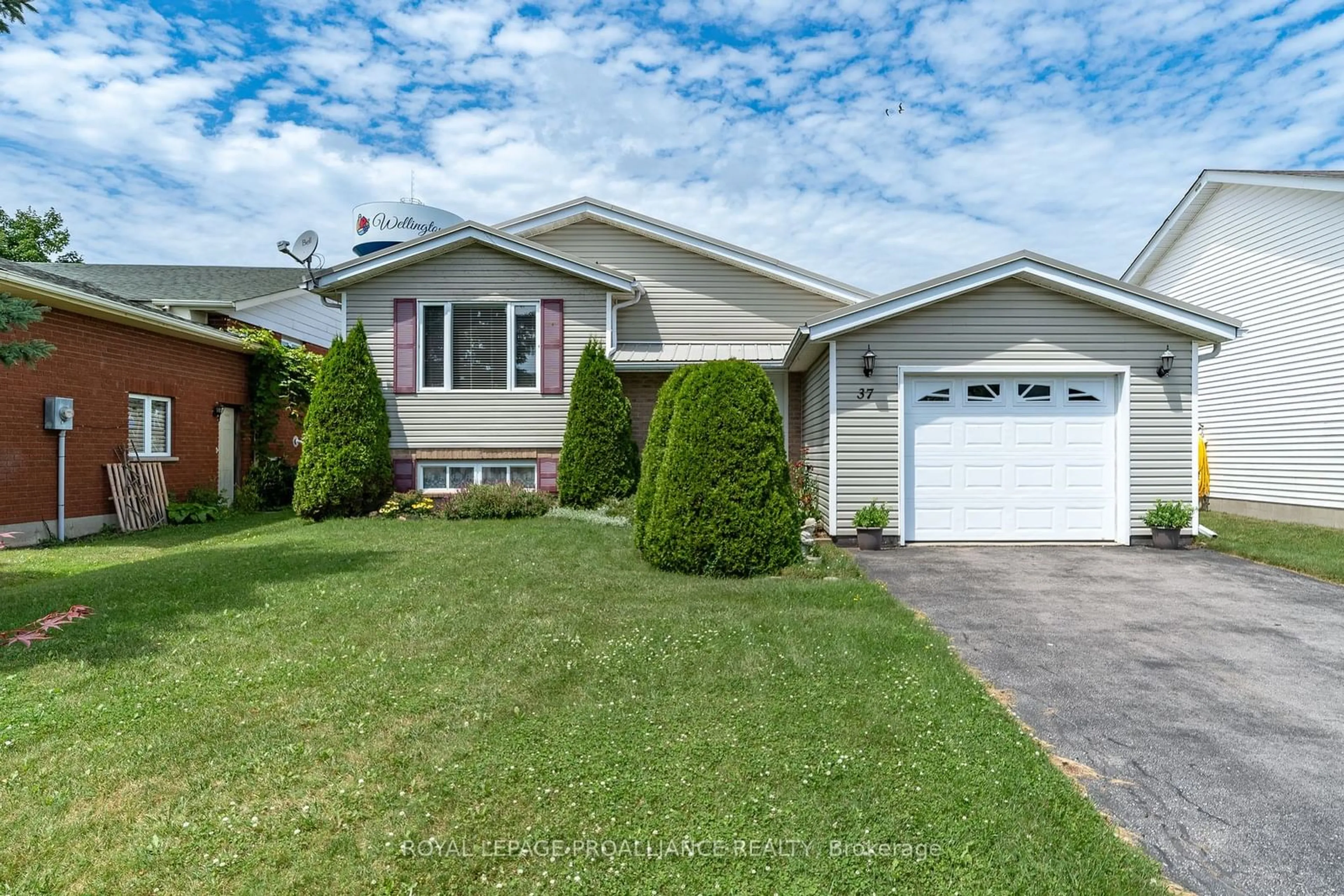 Frontside or backside of a home for 37 Harbourview Cres, Prince Edward County Ontario K0K 3L0