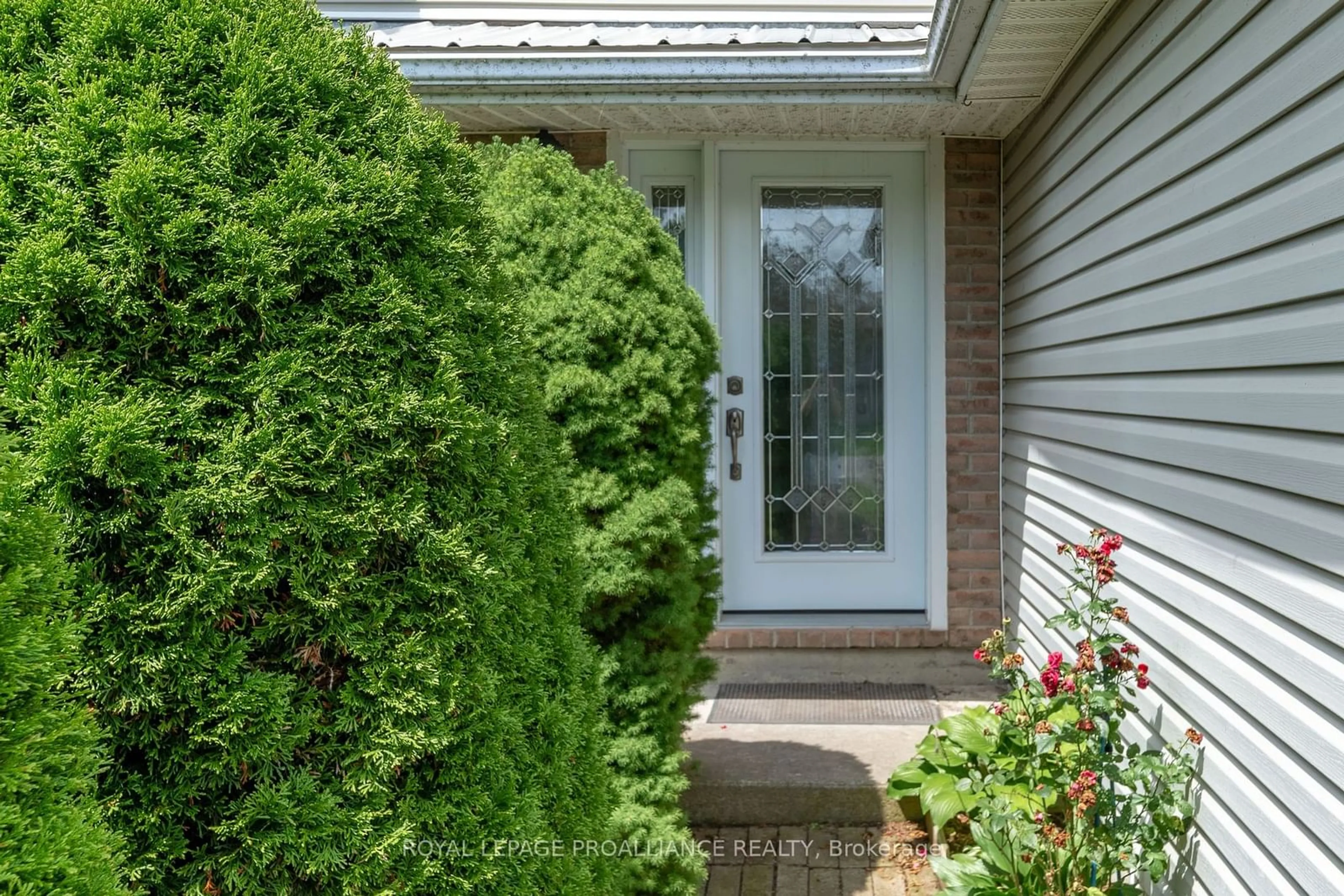 Indoor entryway for 37 Harbourview Cres, Prince Edward County Ontario K0K 3L0