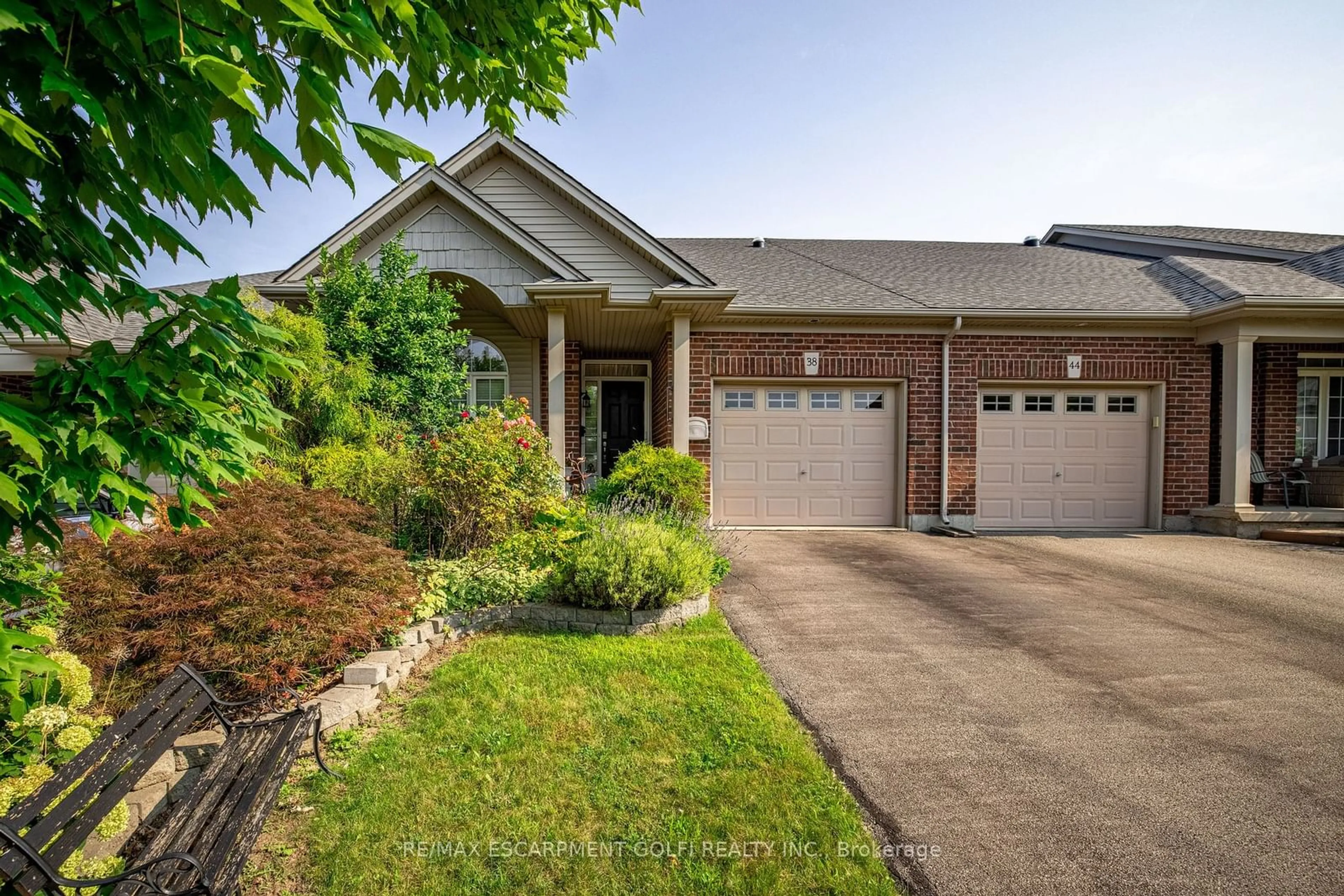 Frontside or backside of a home for 38 Aaron Tr, Welland Ontario L3B 6G4