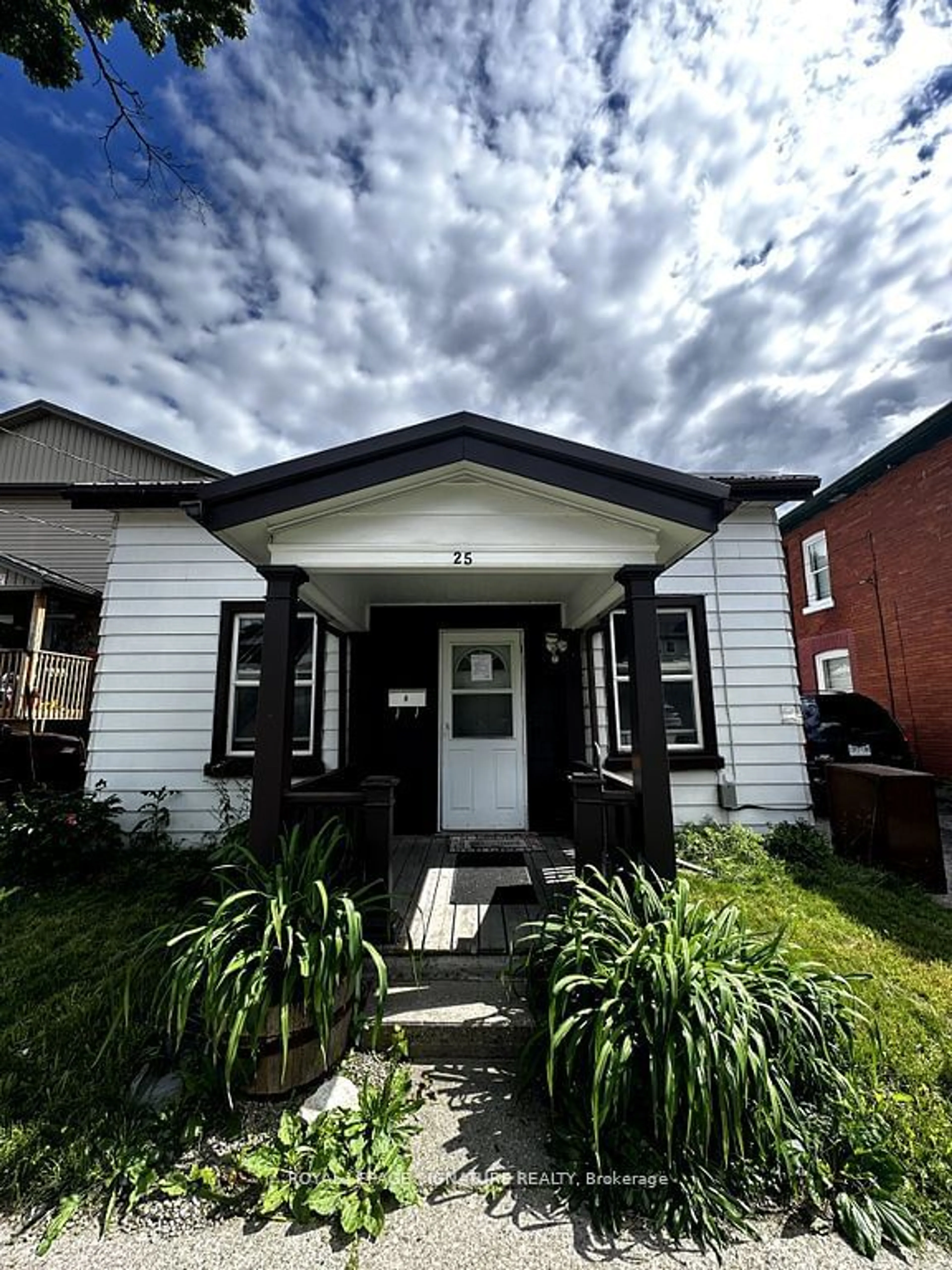 Frontside or backside of a home for 25 Sheridan St, Brantford Ontario N3T 2P7