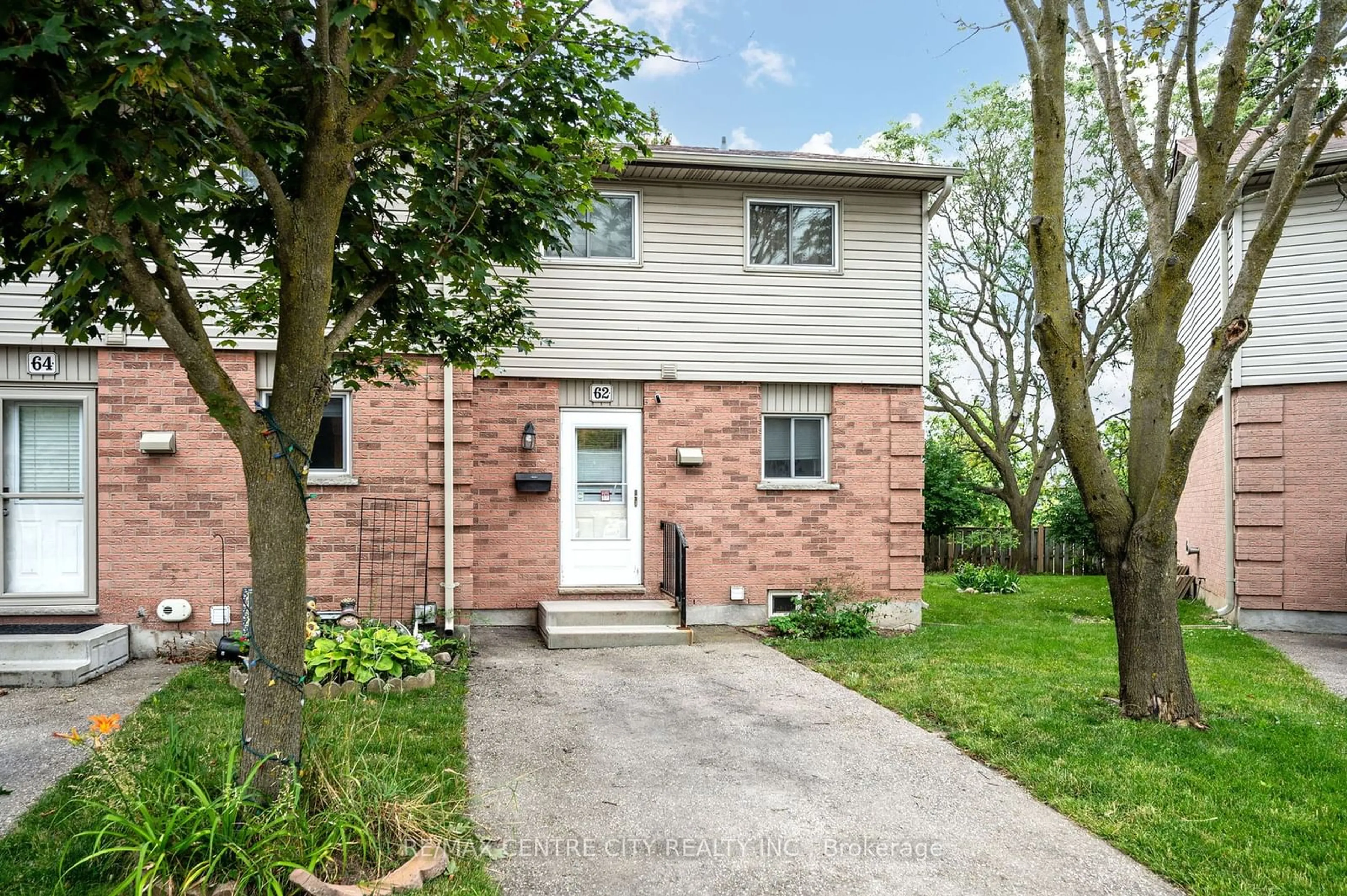 A pic from exterior of the house or condo for 114 Pauline Cres #62, London Ontario N6E 2X6