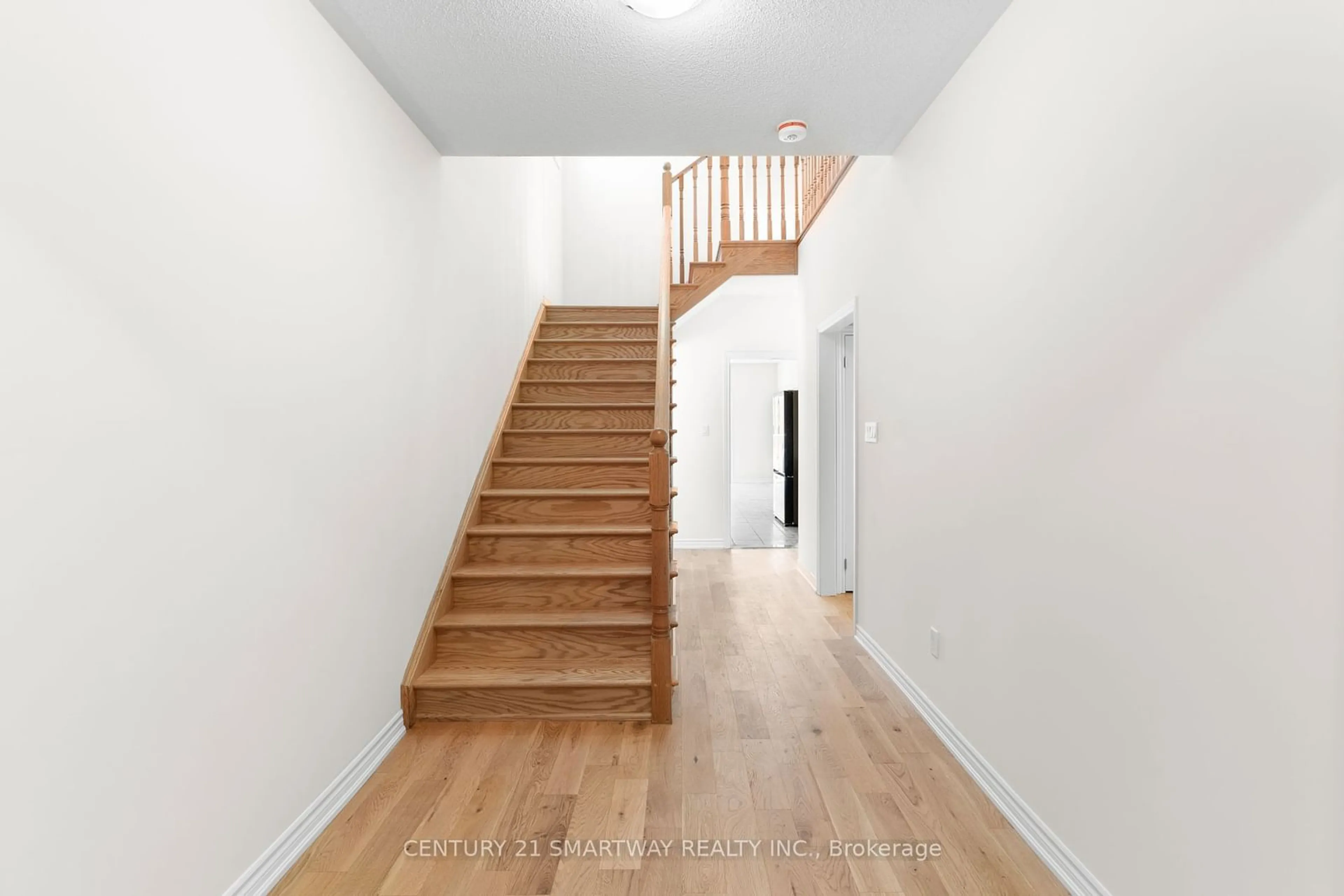 Stairs for 40 HUNTSWORTH Ave, Thorold Ontario L2V 0N2