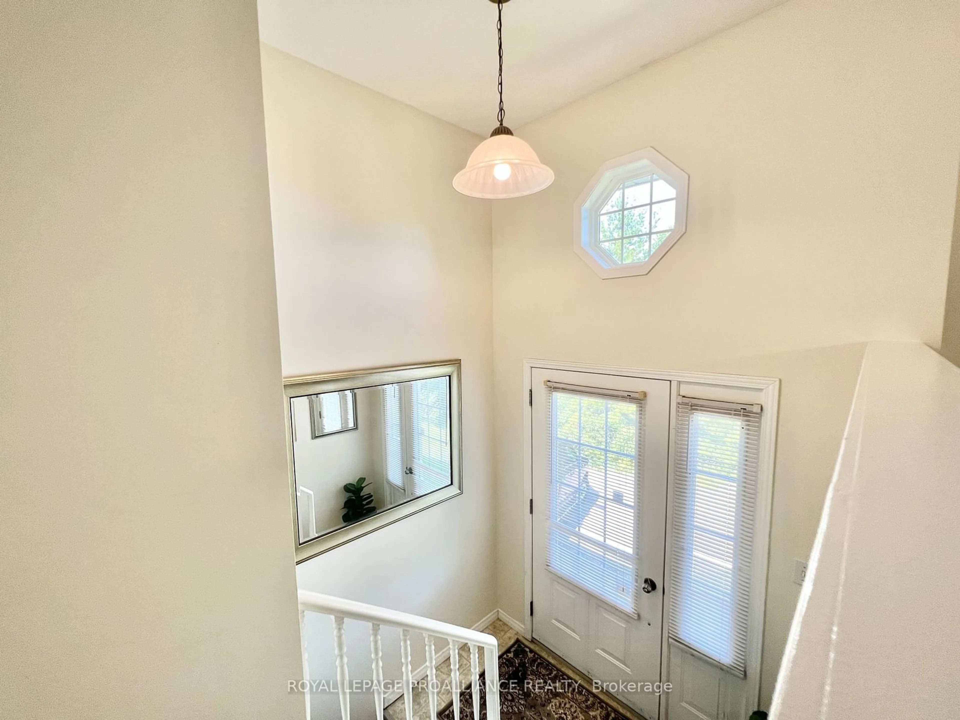 Indoor entryway for 1783 Stockdale Rd, Quinte West Ontario K0K 2C0