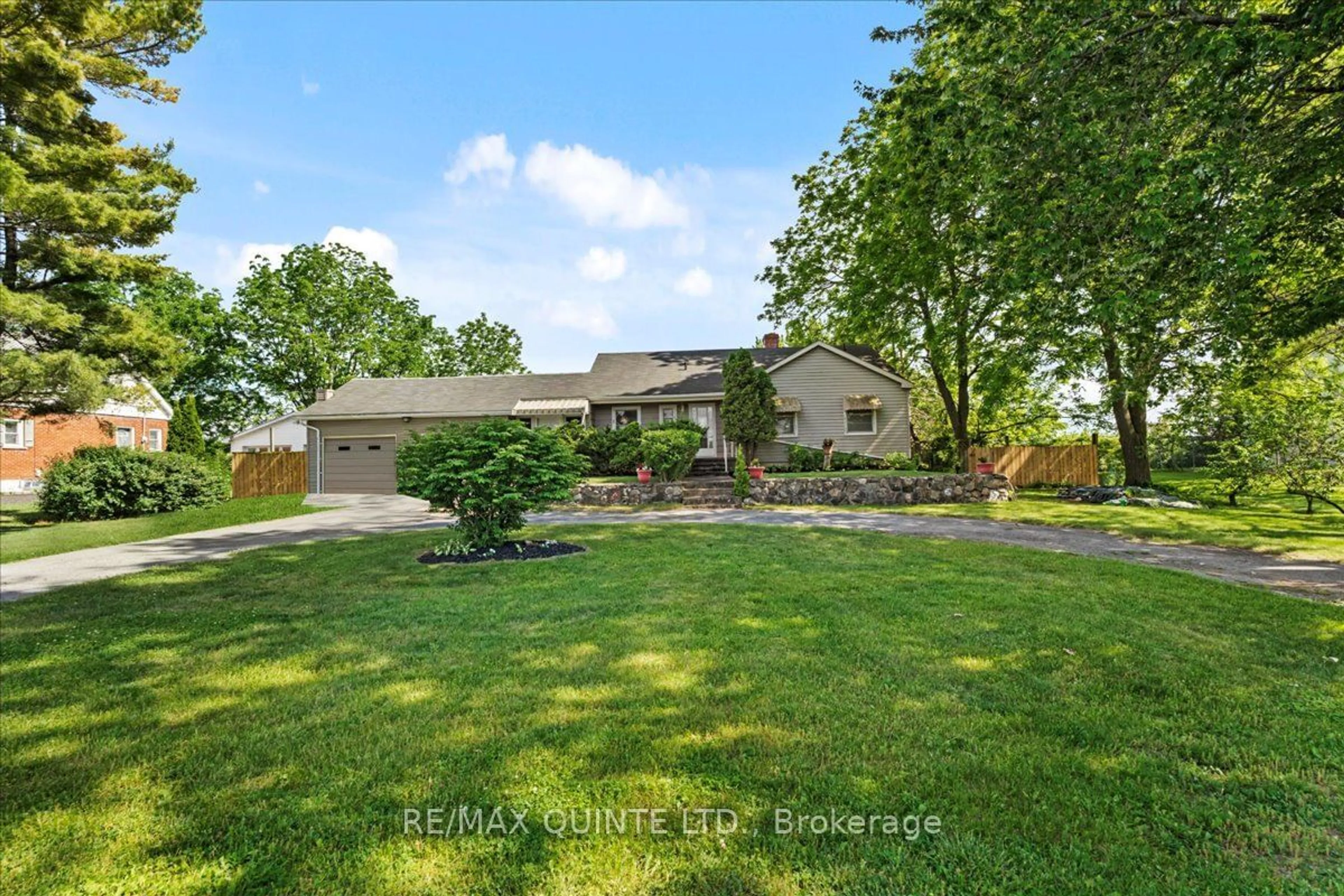 Frontside or backside of a home for 384 Stanley Ave, Deseronto Ontario K0K 1X0