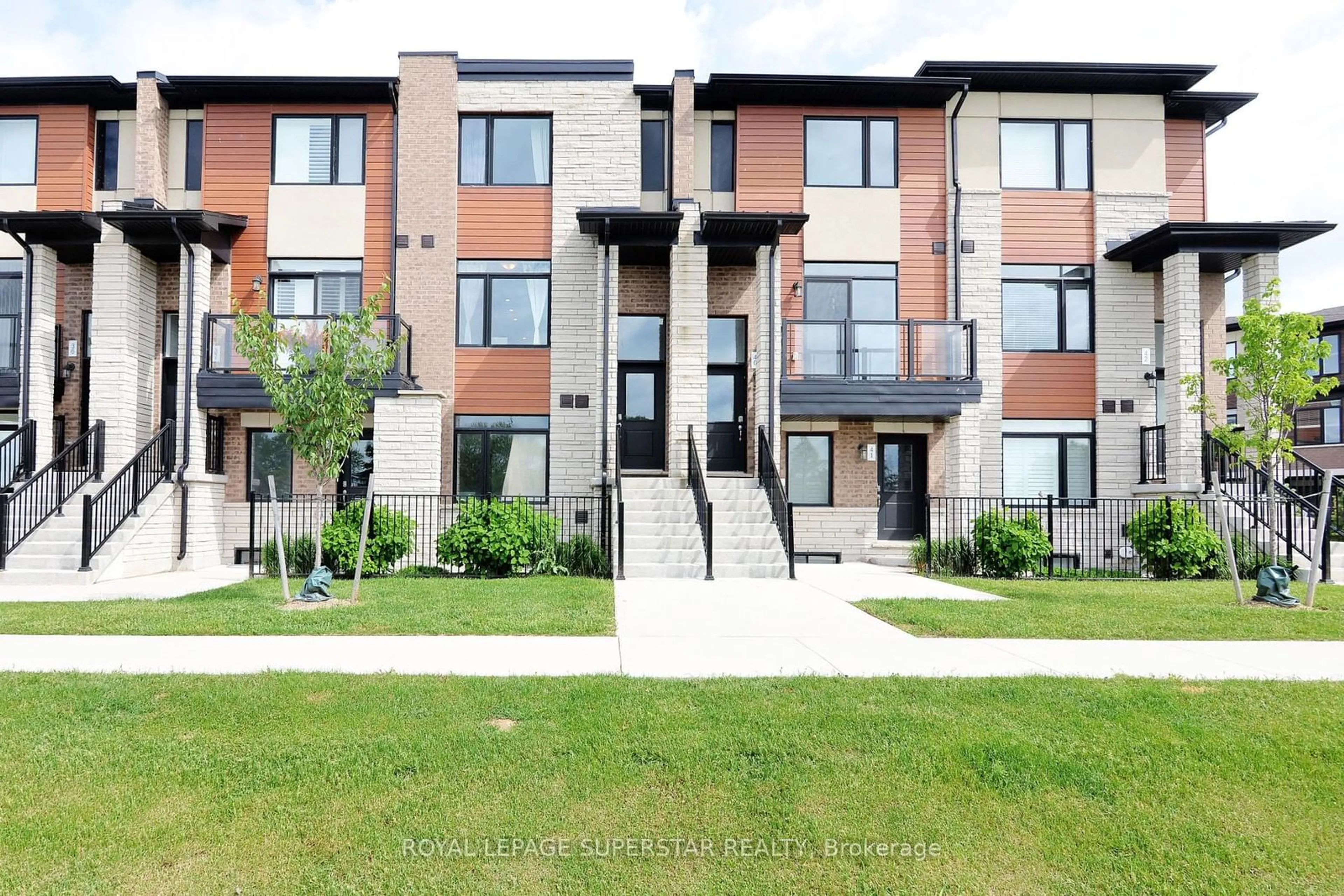A pic from exterior of the house or condo for 590 North Service Rd #39, Hamilton Ontario L8E 0K5