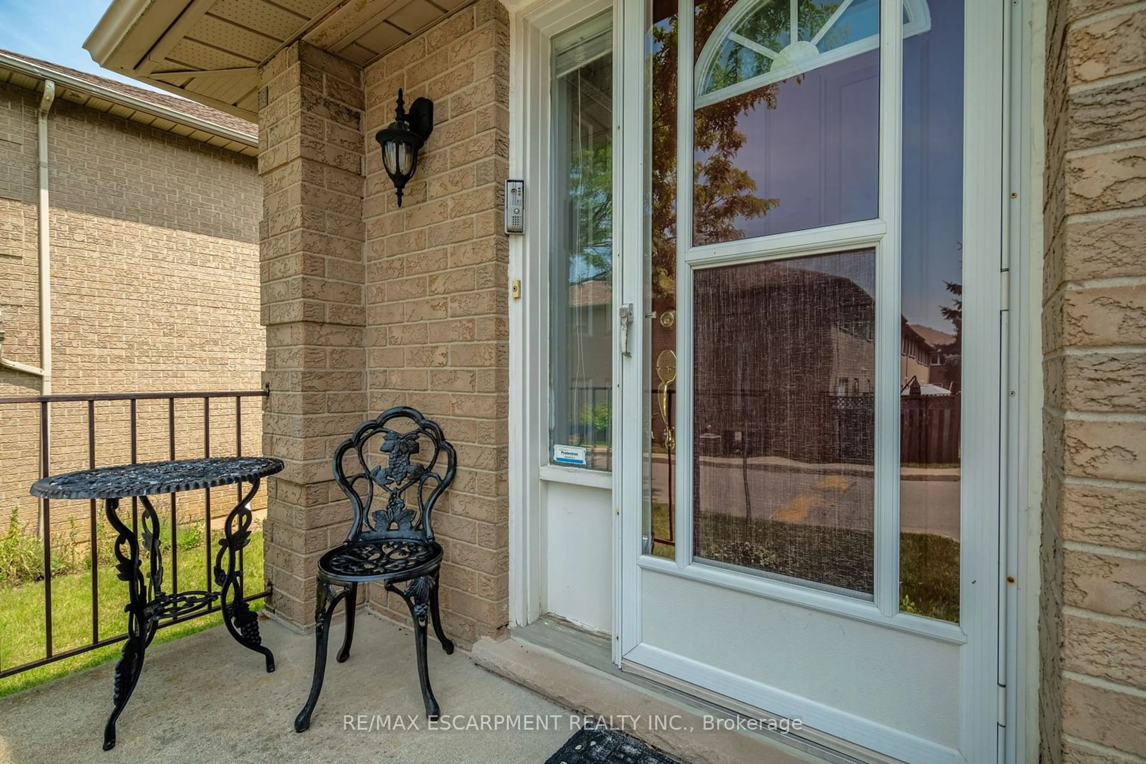 Patio for 1889 Upper Wentworth St #39, Hamilton Ontario L9B 2T8