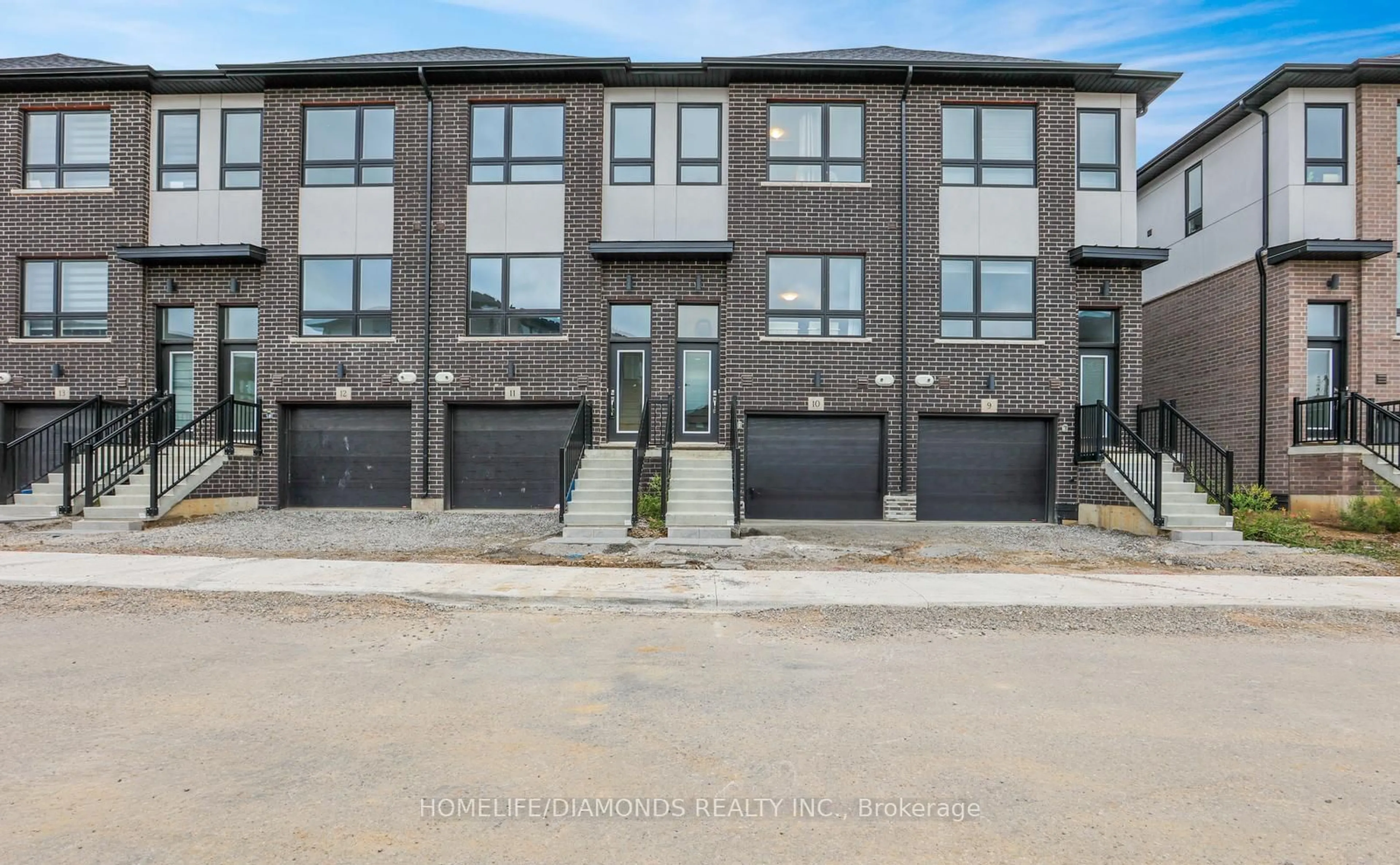 A pic from exterior of the house or condo for 720 GREY St #10, Brantford Ontario N3S 0K2